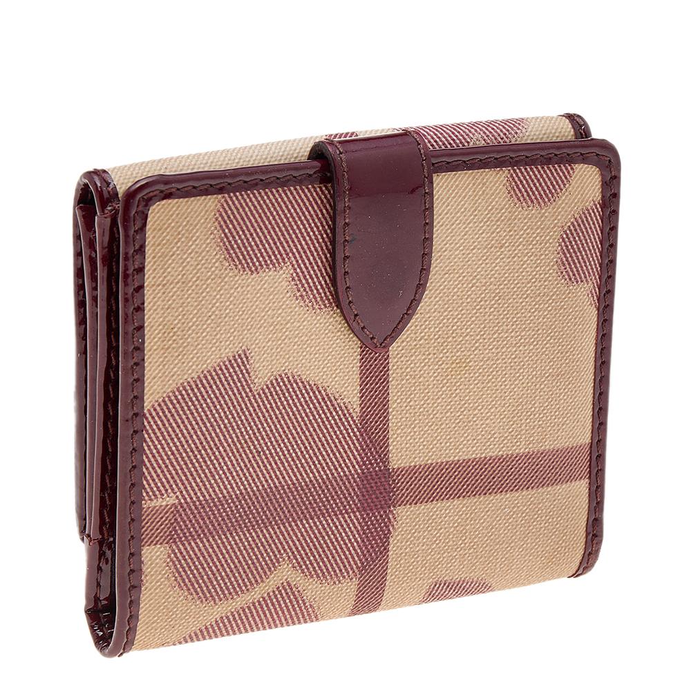 Brown Burberry Burgundy/Beige Nova Check PVC And Patent Leather Heart Compact Wallet For Sale
