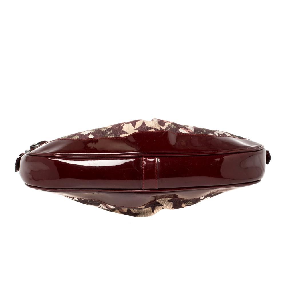Burberry Burgundy/Beige Star Check PVC and Patent Leather Hernville Hobo In Fair Condition In Dubai, Al Qouz 2