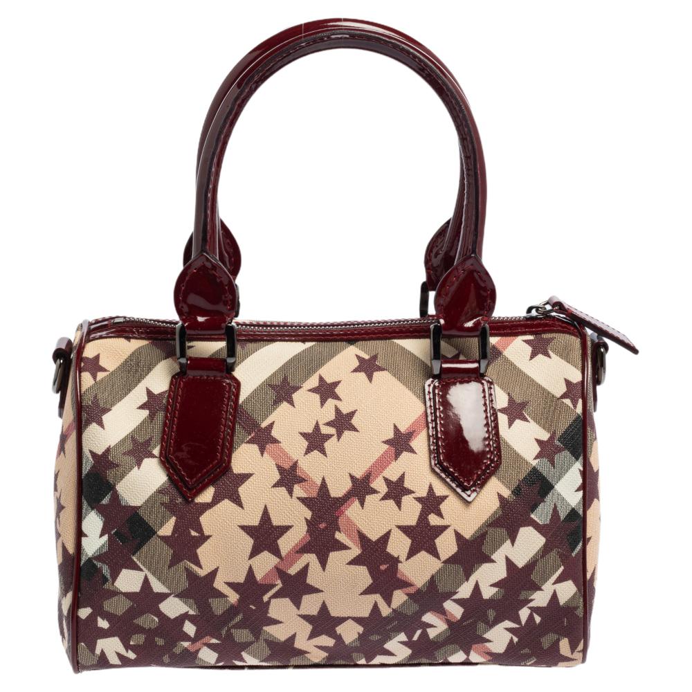 Made with precision, this exclusive Boston bag is from the house of Burberry. It is made from star-print Supernova Check canvas and suspends from dual patent leather handles. Lined with nylon, this bag gives both style and endurance.

Includes: