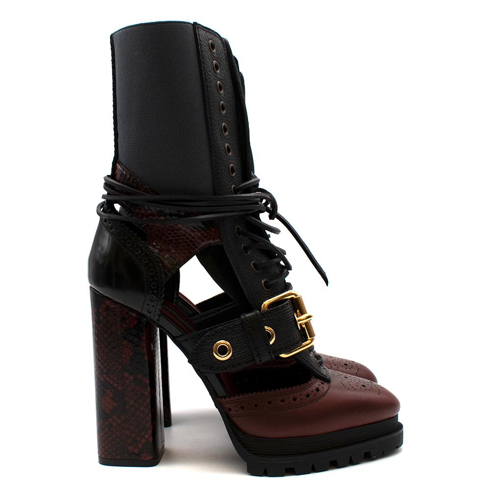 Burberry Burgundy & Black Lace-up Leather Heeled Boots

-Beautiful selection of skins 
-Golden buckle fastening 
-Elasticated at the top 
-Rubber soles for adherence 
-Cut-outs to the sides
-Chunky heels for stability 
-Leather lace-up fastening to