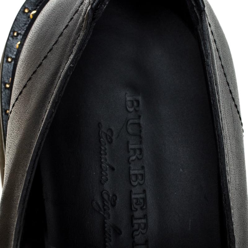 Burberry Burgundy/Black Leather Kiltie Fringe Slip On Sneakers Size 40 In Excellent Condition In Dubai, Al Qouz 2
