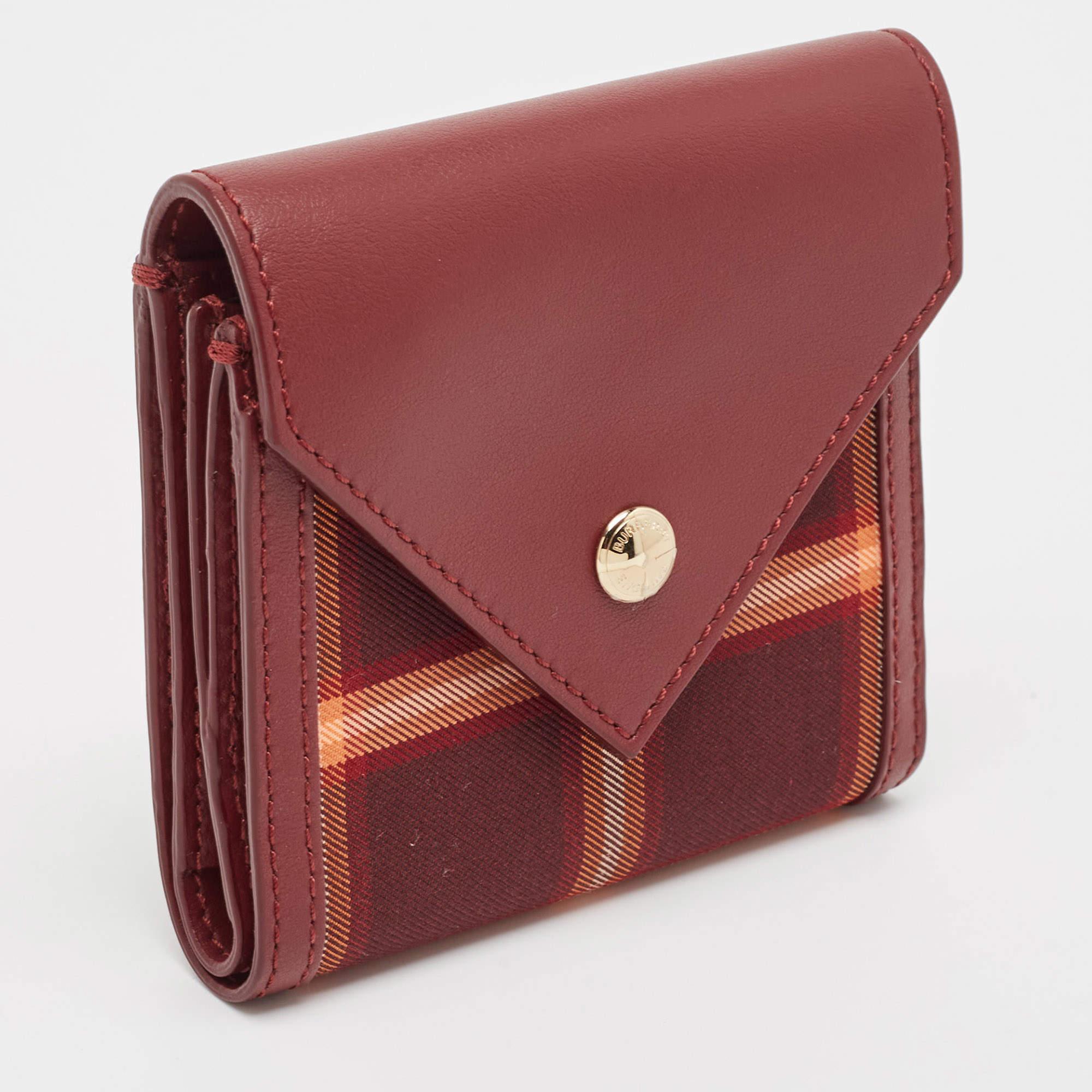Burberry Burgundy Check Canvas and Leather Lila Trifold Wallet In New Condition In Dubai, Al Qouz 2