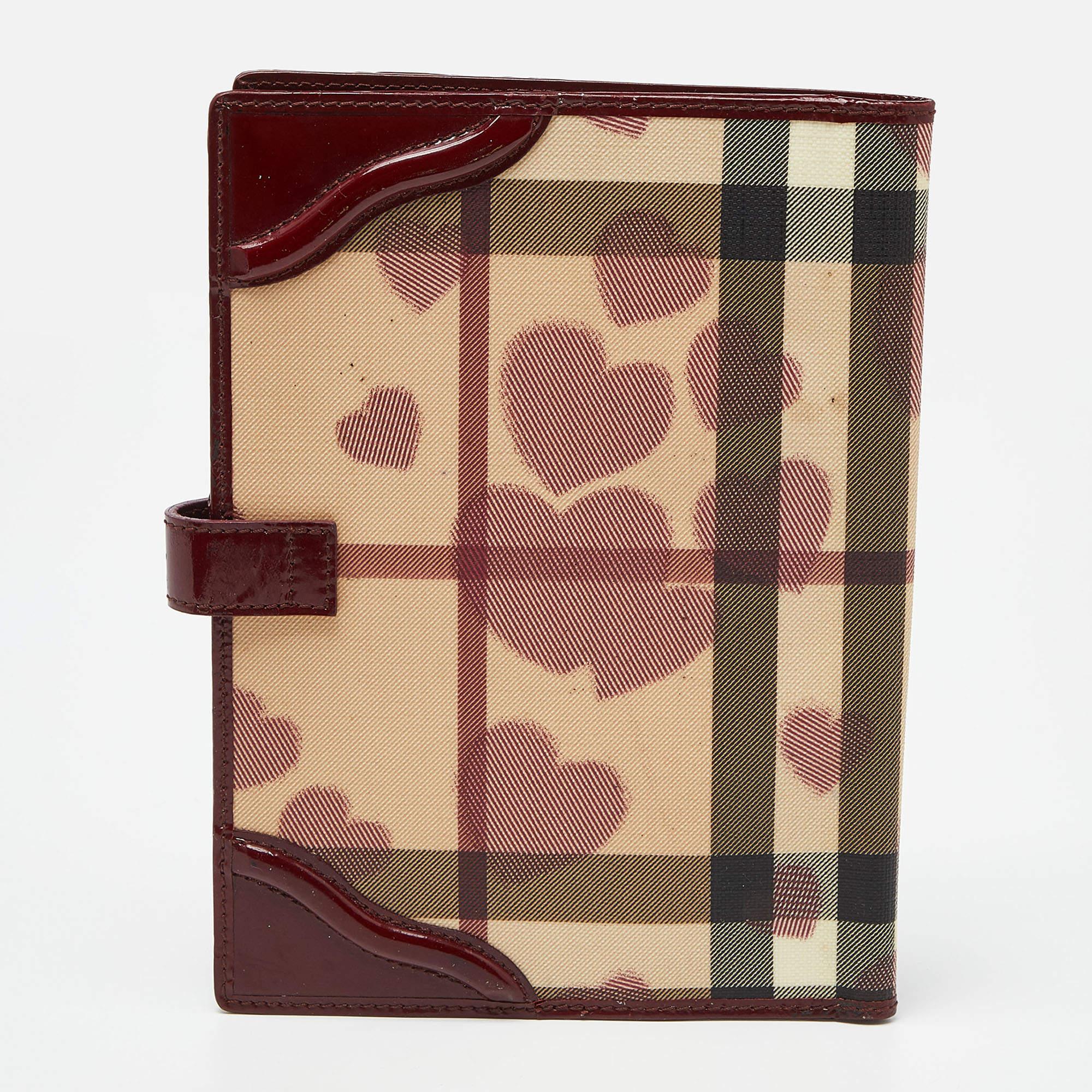Burberry Burgundy Heart Nova Coated Canvas and Patent Leather Agenda Cover In Fair Condition For Sale In Dubai, Al Qouz 2