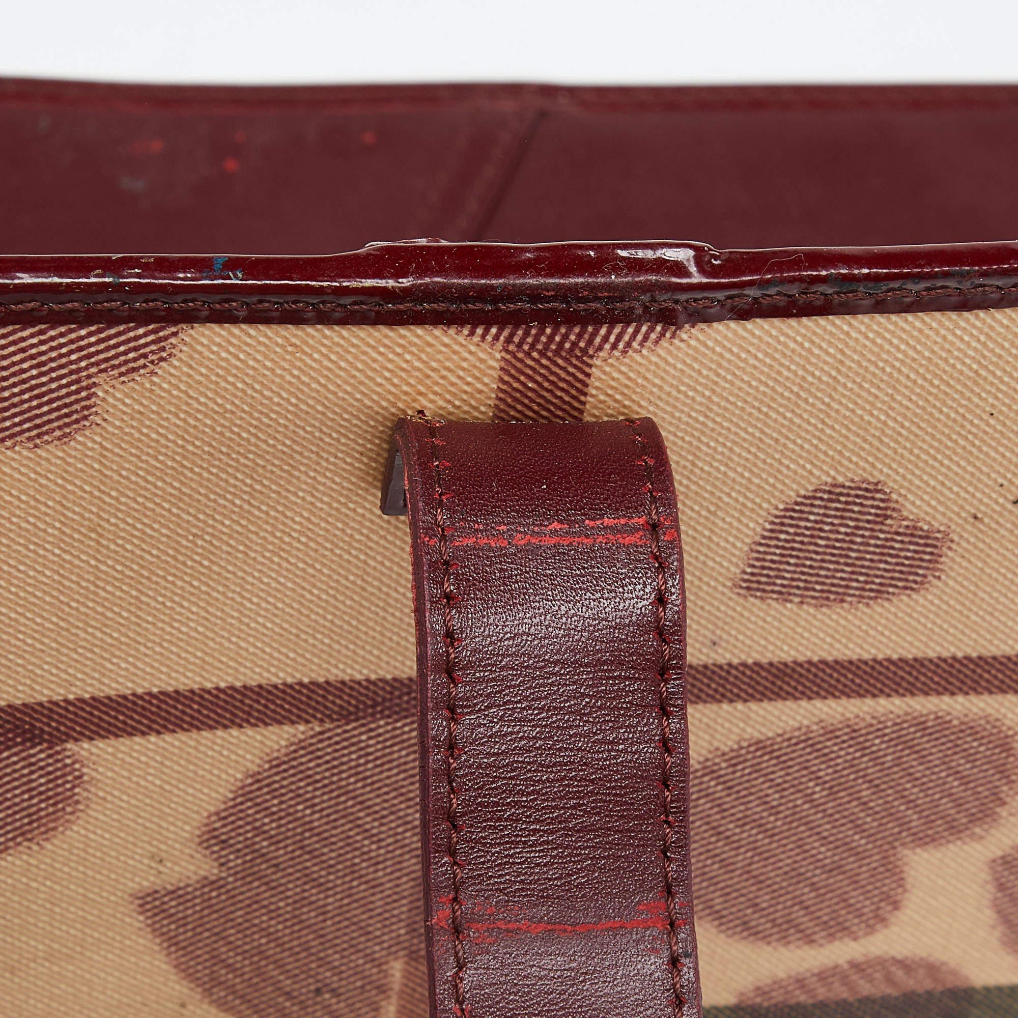 Women's Burberry Burgundy Heart Nova Coated Canvas and Patent Leather Agenda Cover For Sale