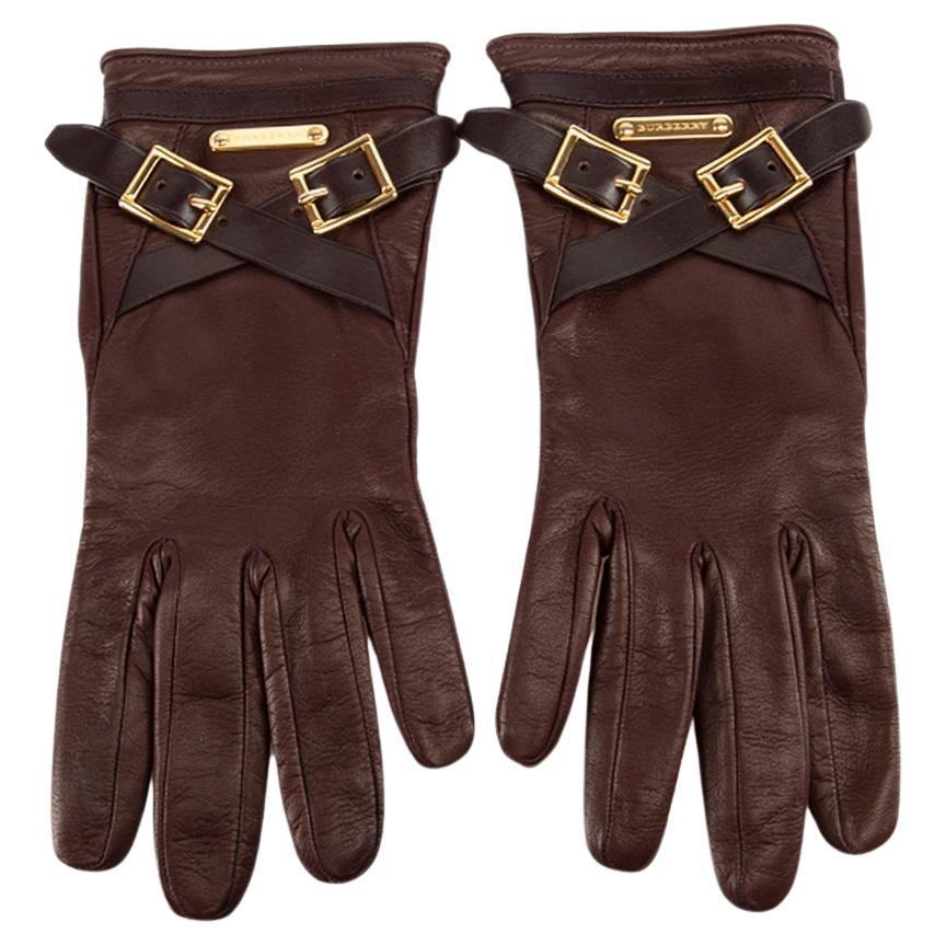 Burberry Burgundy Lammfell Handschuhe mit Schnalle