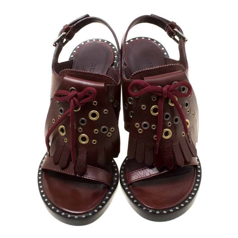 You'll surely love walking in these Beverley sandals from Burberry since they are not only chic but also comfortable! The burgundy sandals are crafted from leather and feature an open toe design. They flaunt artistic eyelet and fringe detailing with
