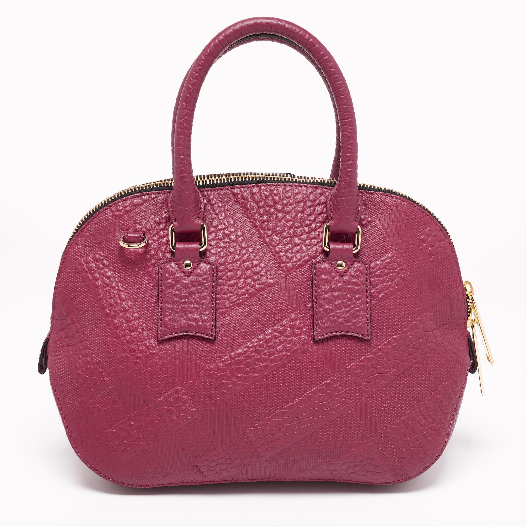 Expertly crafted and skillfully designed, this Burberry creation is a must-have in every bag collection. It is made from burgundy leather. Features like the two comfortable handles, detachable shoulder strap, and spacious fabric interior make it a