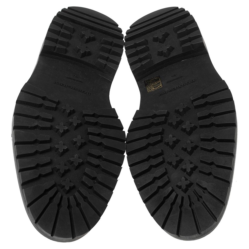 Burberry Creepers à bouts tissés et à lacets bordeaux, taille 45 Neuf à Dubai, Al Qouz 2
