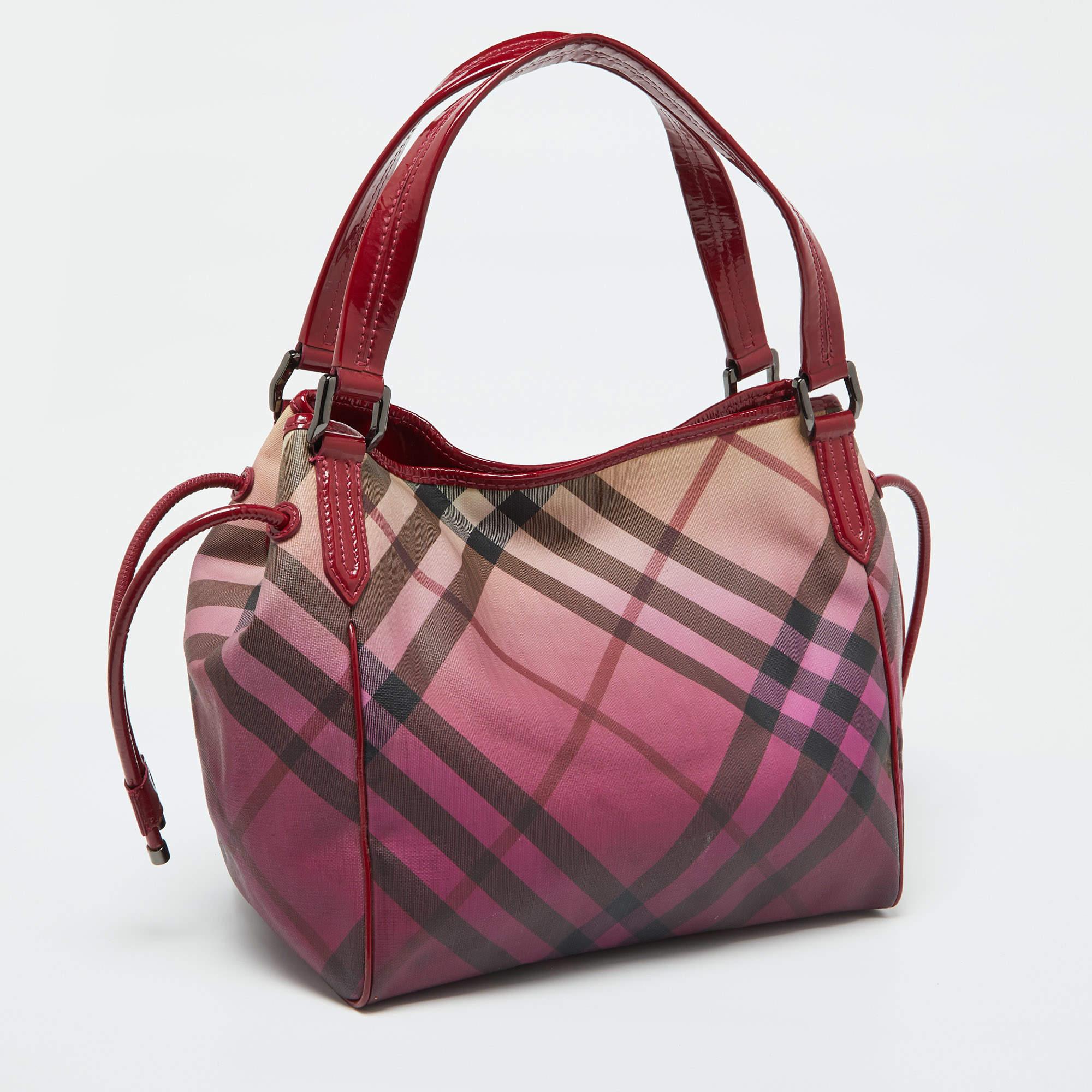 Marron Sac cabas Bilmore bordeaux dégradé Supernova à carreaux PVC et cuir verni Burberry en vente