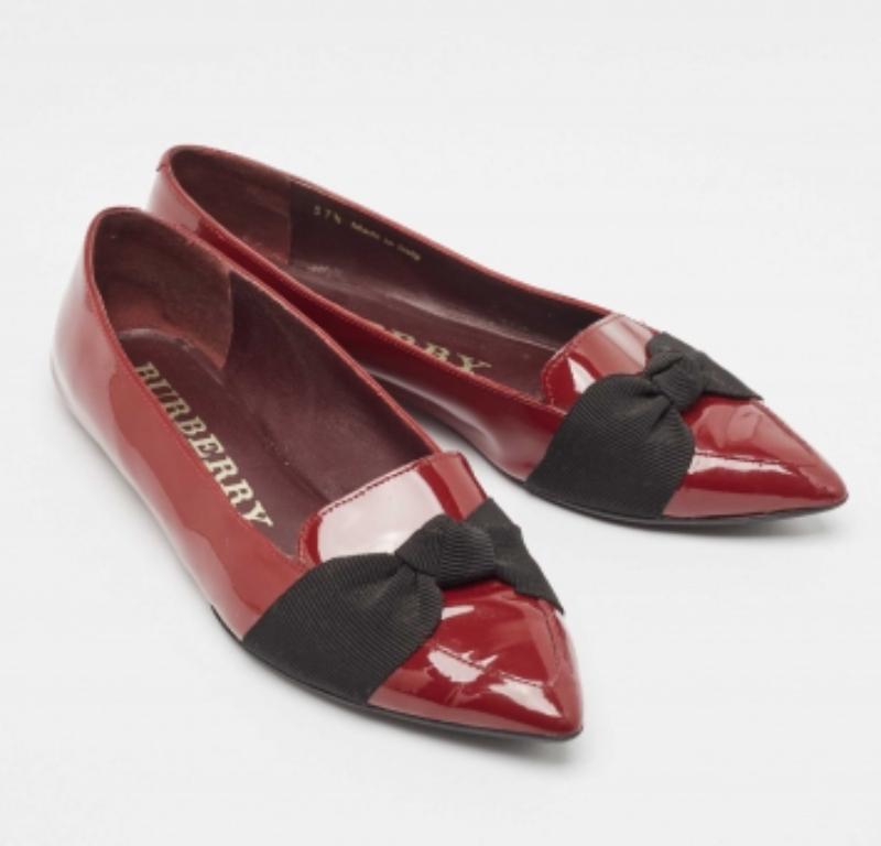 Burberry Bailarinas de charol burdeos con lazo talla 37.5 Marrón en venta