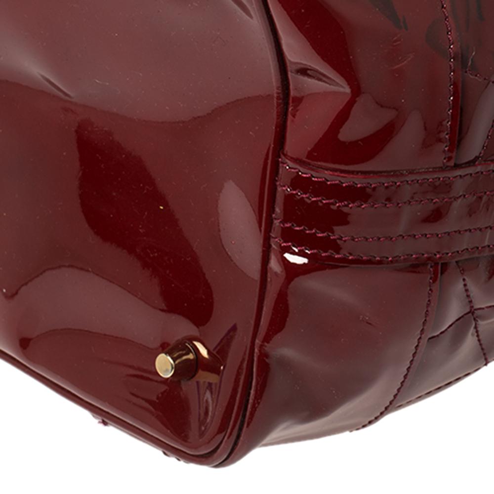 Burberry Burgundy Patent Leather Quilted Beaton Bag In Good Condition In Dubai, Al Qouz 2