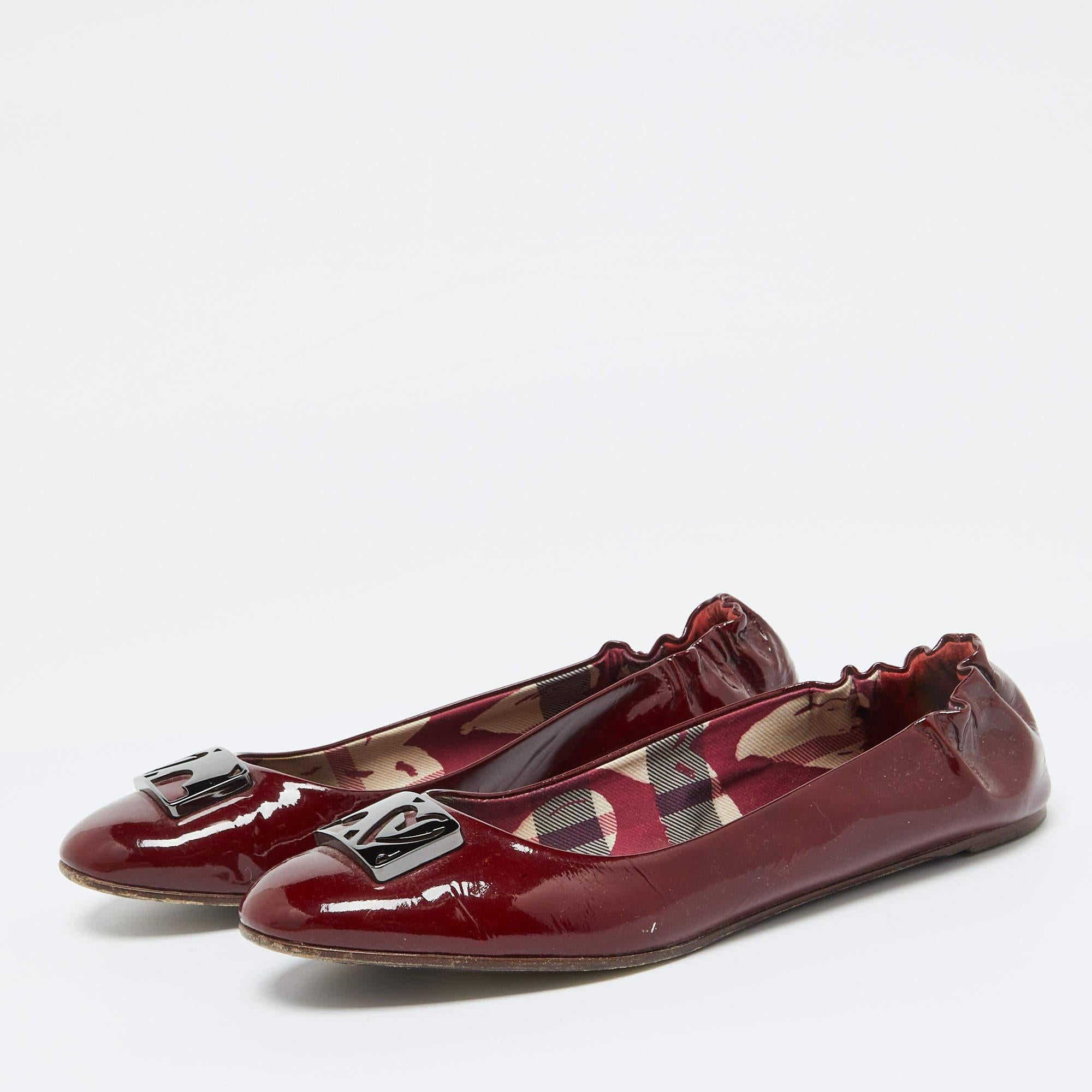 Cette paire confortable est votre premier choix lorsque vous partez pour une longue journée. Ces chaussures de créateur sont dotées d'une tige bien cousue et d'une semelle résistante.