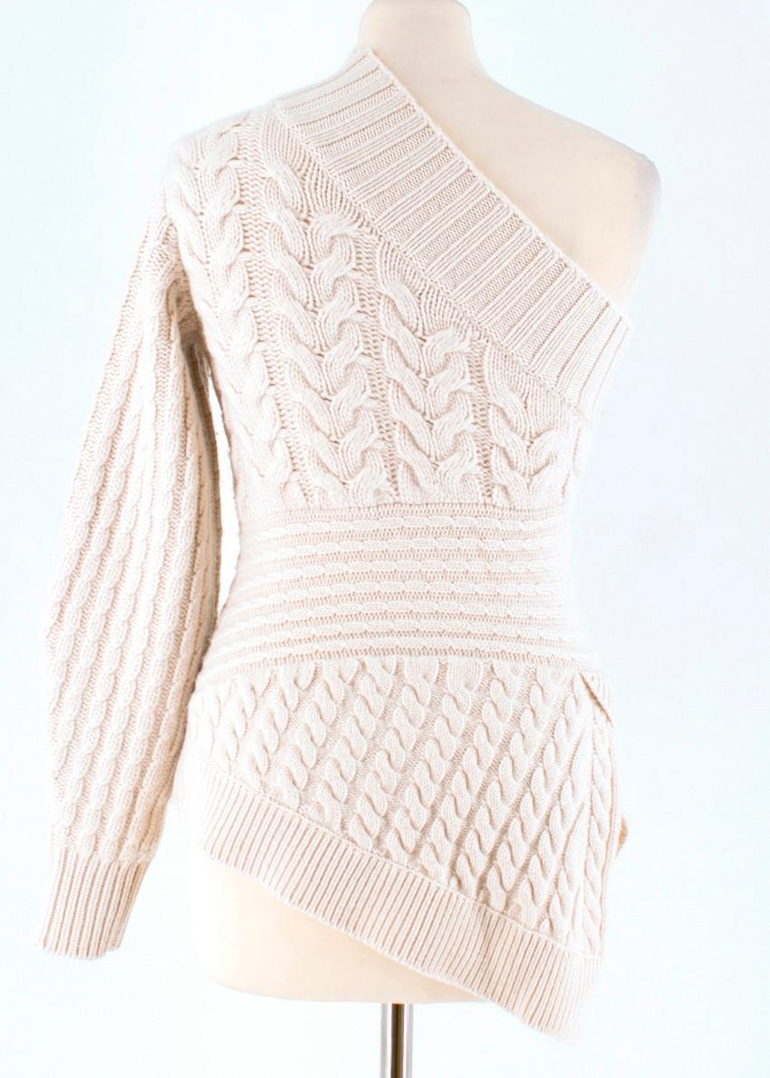 Burberry Cable-Knit One-Shoulder Cashmere Sweater

A white cashmere sweater created from a collage of cable and rib knits with a flattering cinched waist.
- Heavy-weight
- One-shoulder neckline
- Long sleeve at left arm
- Contrast cable-knit