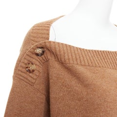 BURBERRY pull col bateau en laine marron camel à boutons en corne L