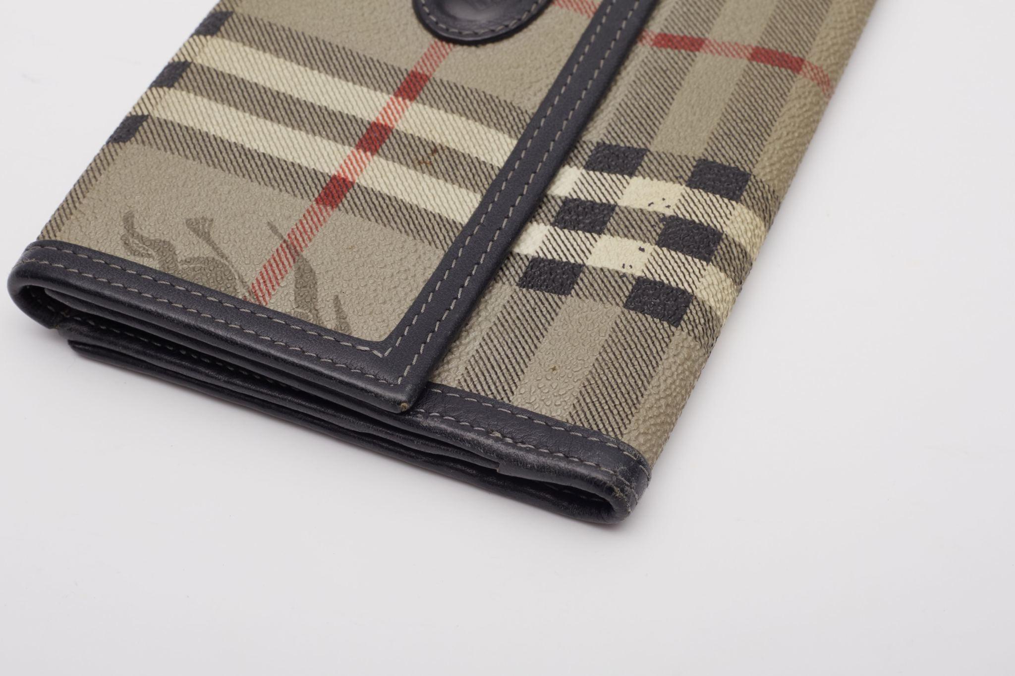 Burberry Portafoglio con patta in tela Classic Check Beige in vendita 2