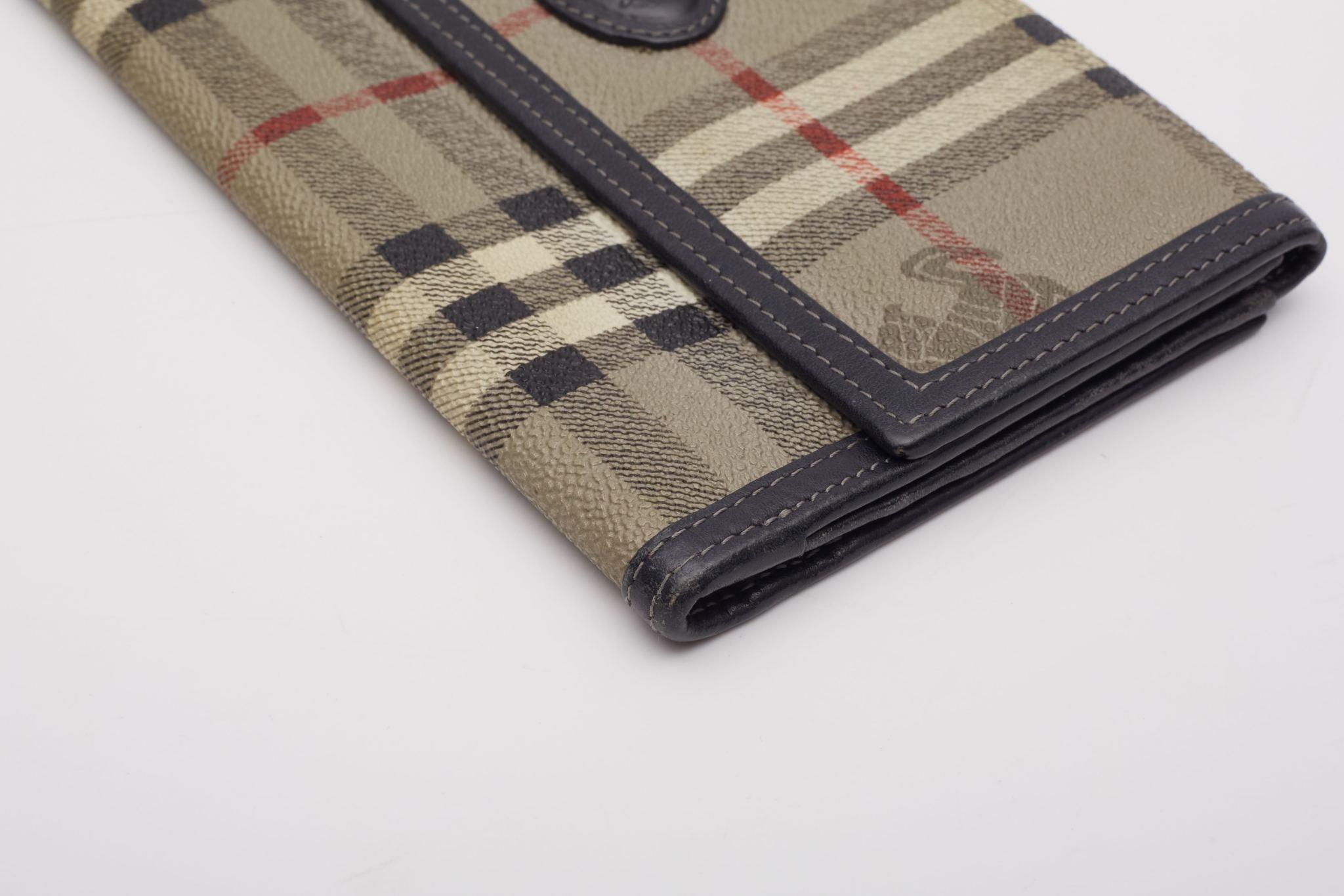 Burberry Portafoglio con patta in tela Classic Check Beige in vendita 3