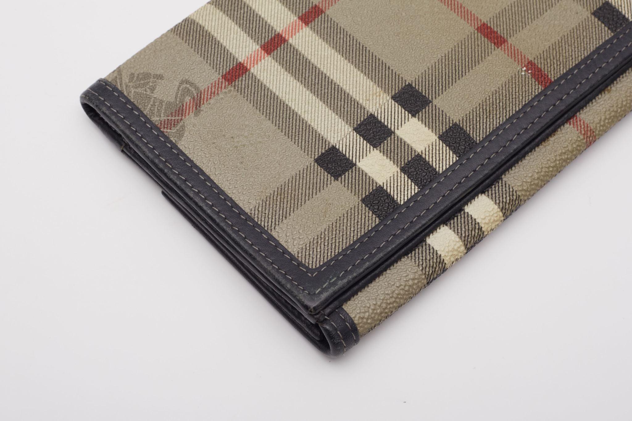 Burberry Portafoglio con patta in tela Classic Check Beige in vendita 5