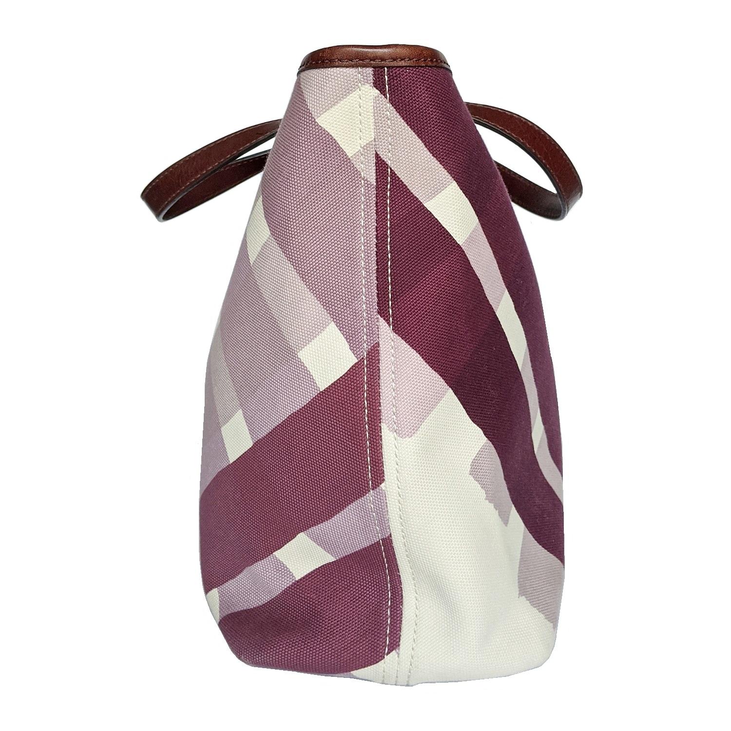 Tote Burberry in tela con stampa a quadri viola In condizioni buone a Scottsdale, AZ