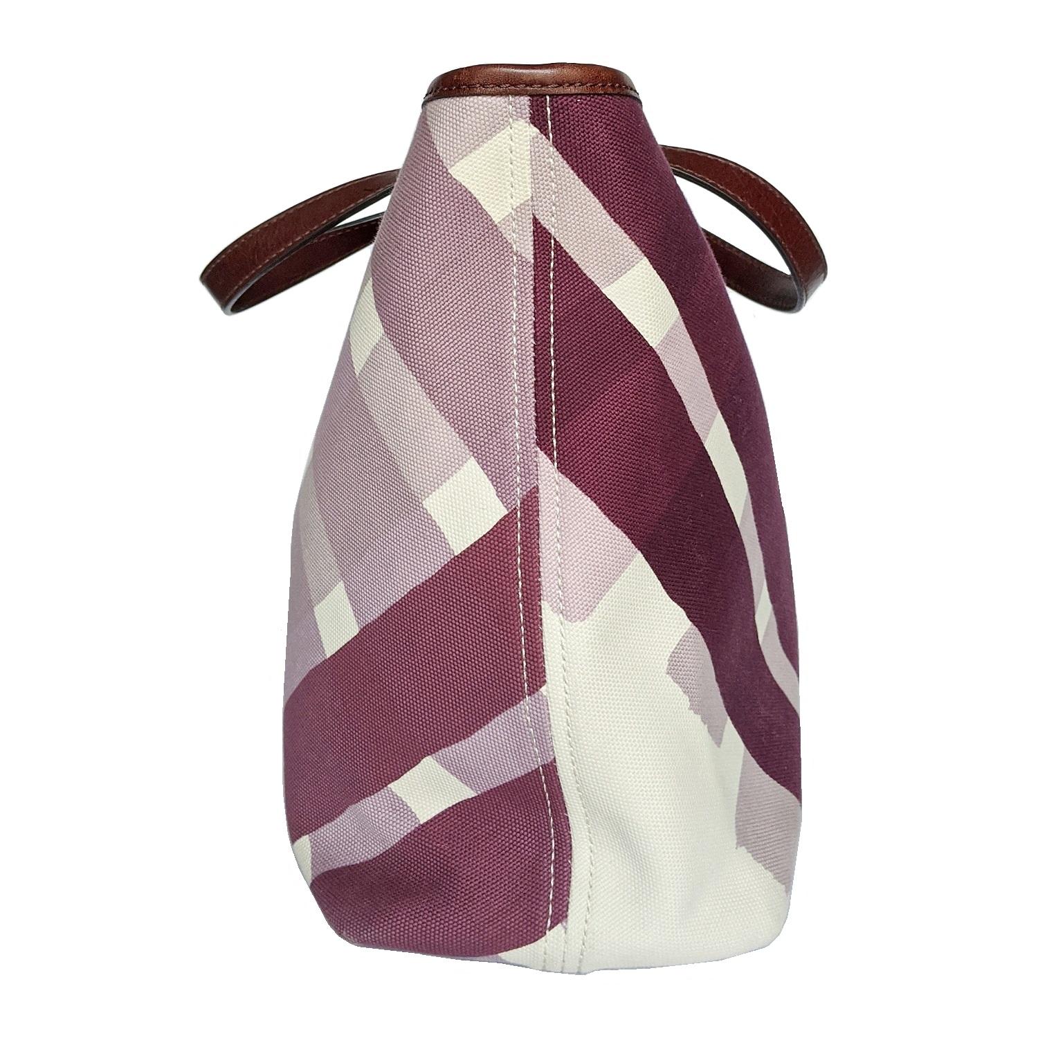 Fourre-tout en toile à carreaux violet de Burberry Bon état - En vente à Scottsdale, AZ