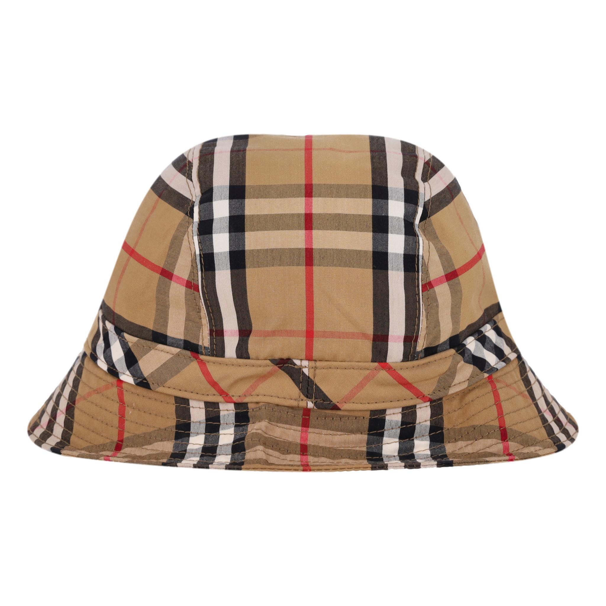 Burberry Canvas Vintage Check Bucket Hat

Beige bucket hat fully crafted from cotton and designed with the Burberry's signature House Check pattern.

Featuring black cotton lining.

Rrp Approx. £320

Size – L

Condition – Excellent

Composition –