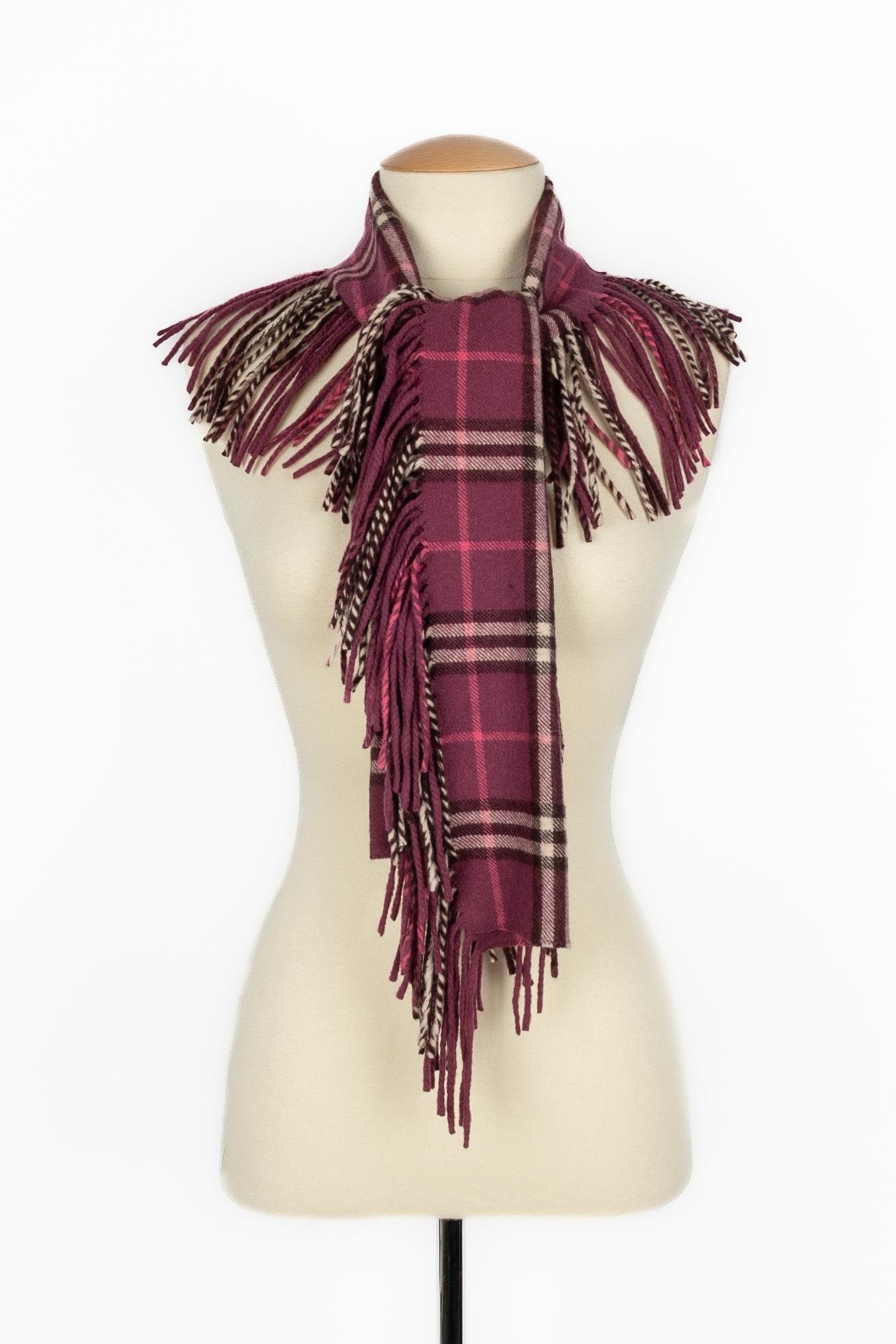 Bufanda de cachemira Burberry en Excelente estado para la venta en SAINT-OUEN-SUR-SEINE, FR
