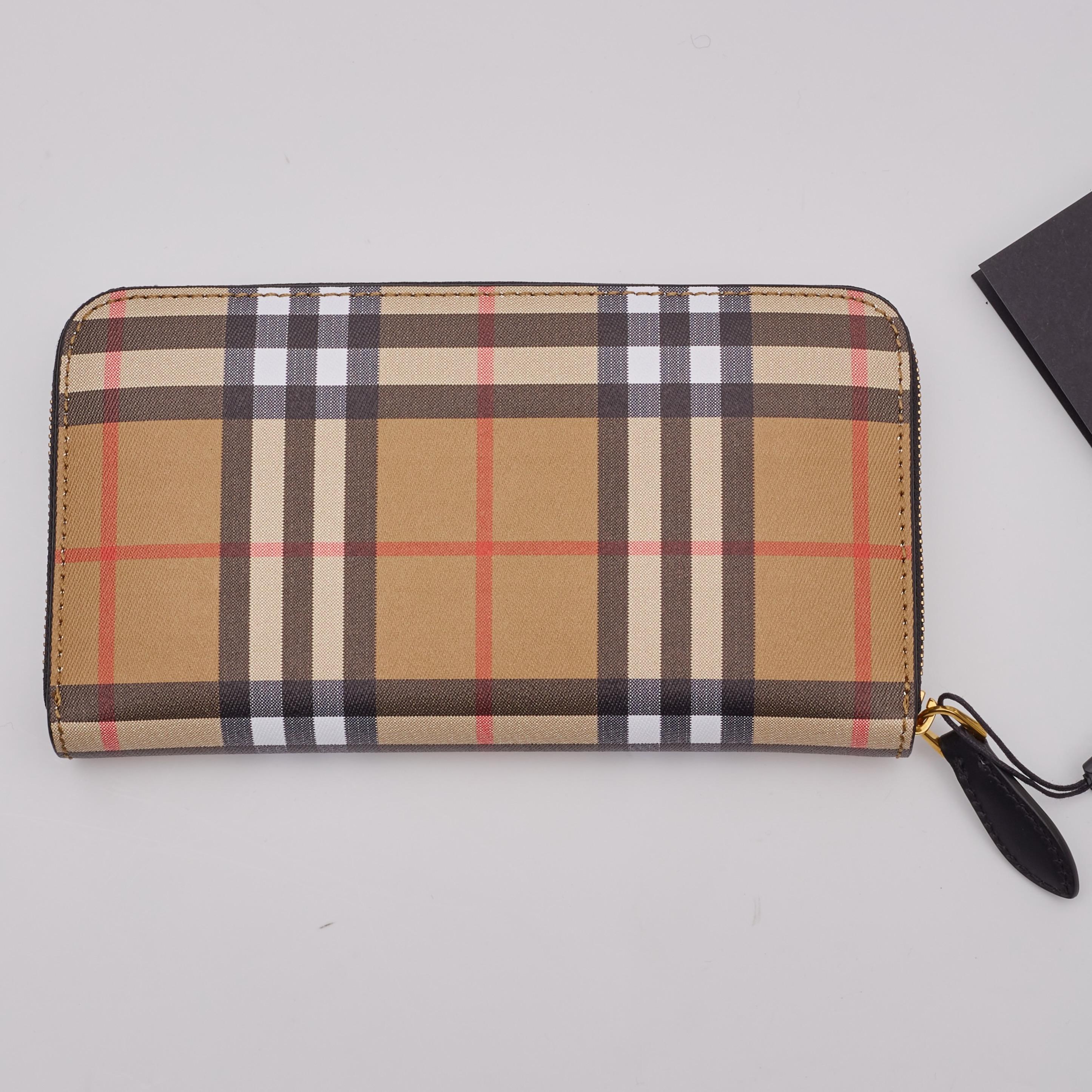 Burberry Check Beige Leather Elmore Zip Around Wallet In Excellent Condition For Sale In Montreal, Quebec