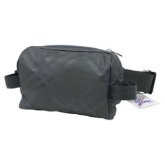 Burberry-Gürteltasche aus Polyamid mit Jacquard-Muster im Burberry-Karomuster in Olivgrün