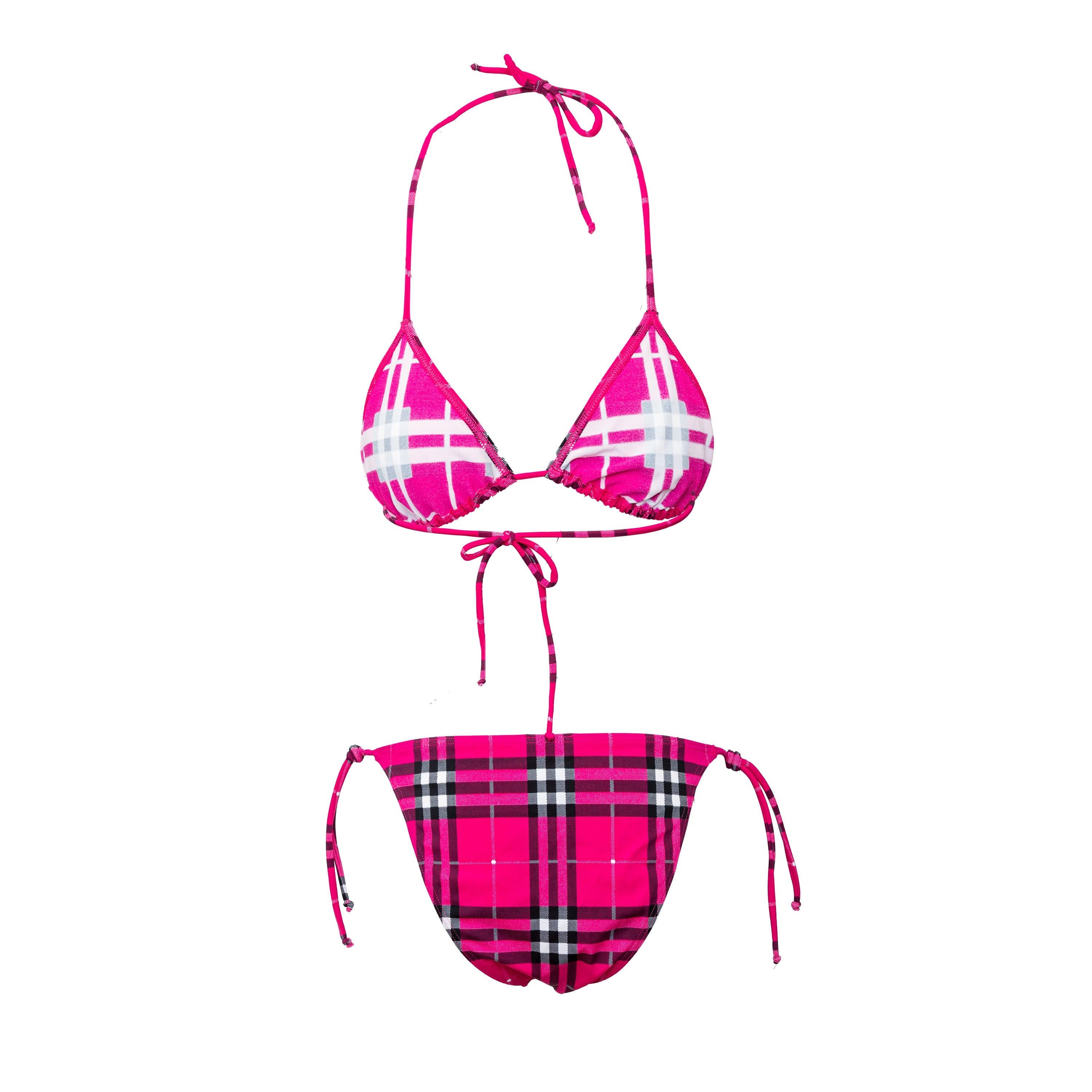 Upgrade your swimwear game with the Burberry Check Swimwear. This halterneck bikini set is made from a stretchy polyamide and elastane blend, featuring the iconic Burberry Check in a vibrant pink color.
Remarks: Unused and in pristine condition.
The