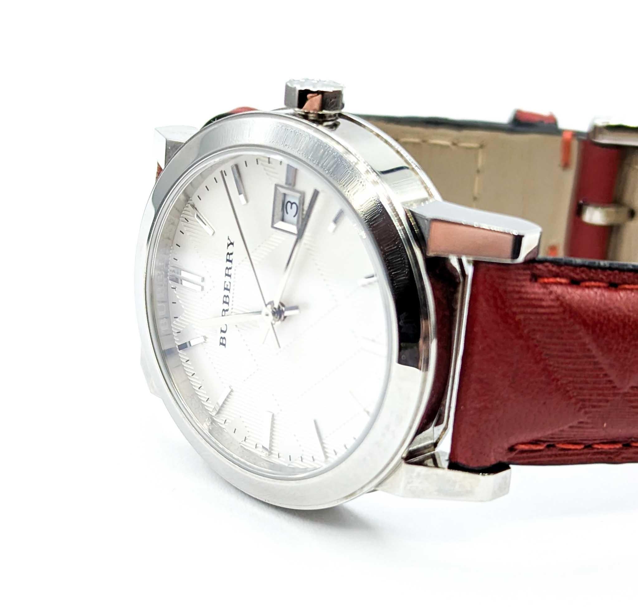 Contemporain Montre en acier inoxydable à cadran à carreaux Burberry BU9152 en vente