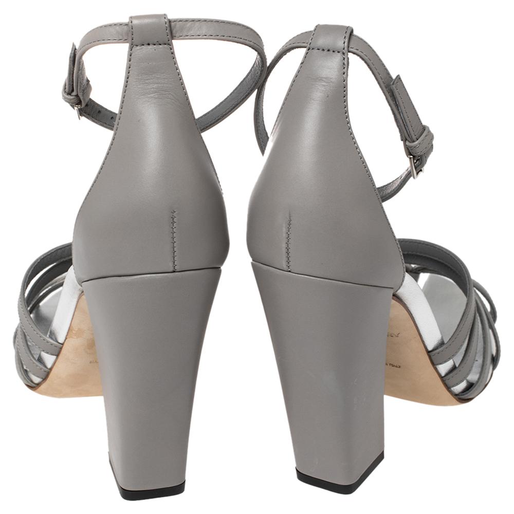 Burberry Cloud Grey Leather Hove Heel Ankle Strap Sandals Size 40 In Good Condition For Sale In Dubai, Al Qouz 2