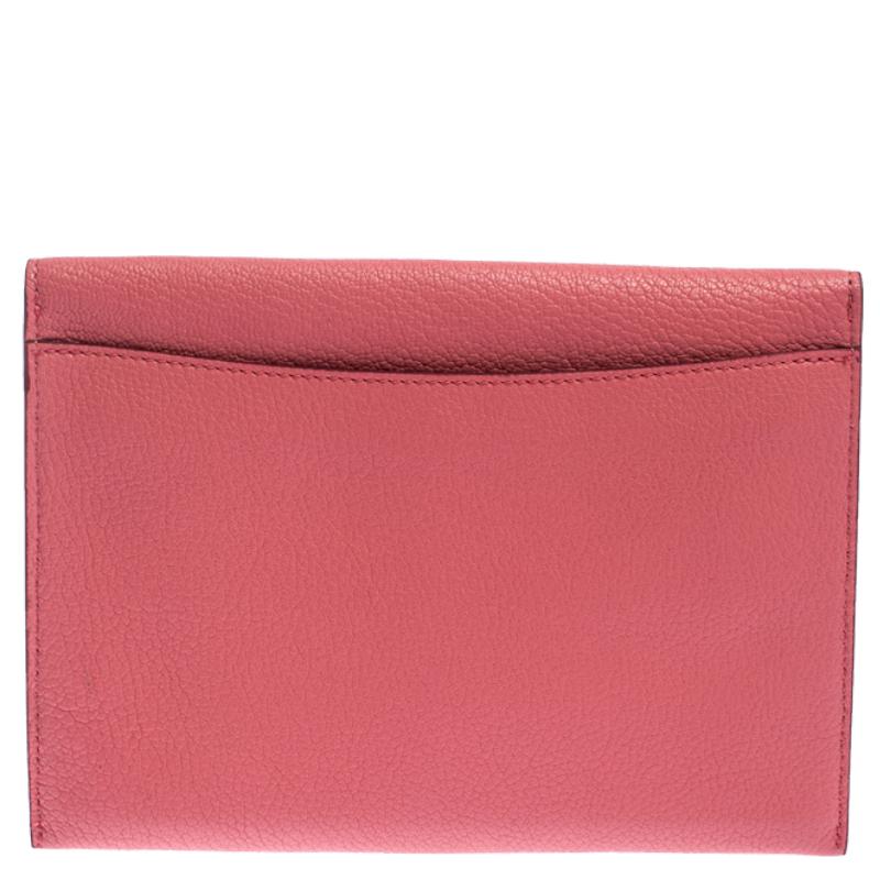 This Burberry clutch will be the perfect finishing touch to many of your gorgeous outfits. It is crafted from pink leather and designed with a flap that has a metal detail. Equipped with a leather interior, this clutch will be a handy style