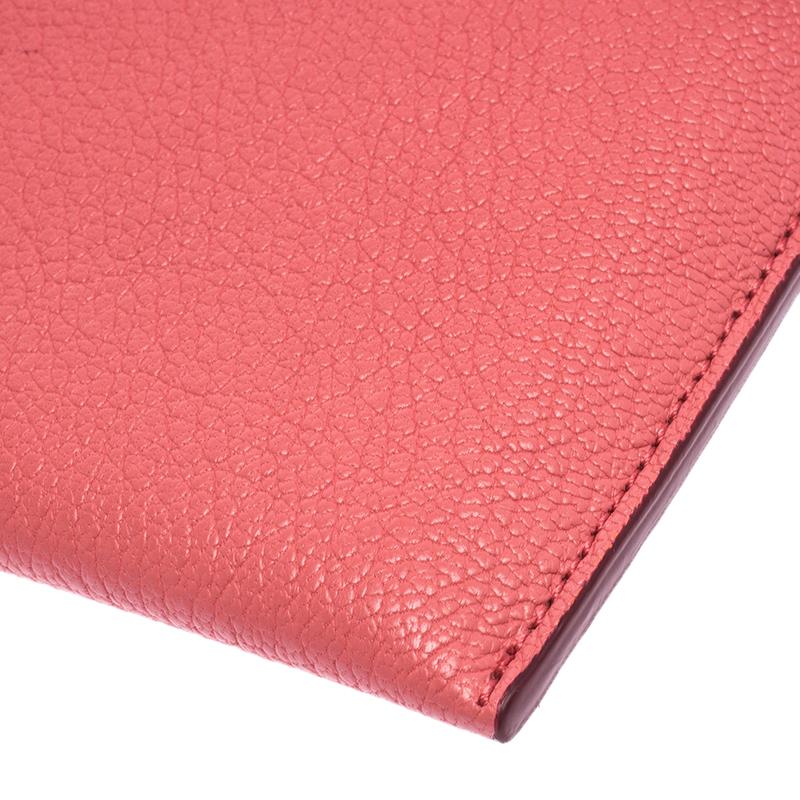 Burberry Coral Pink Leather Patton Clutch In New Condition In Dubai, Al Qouz 2
