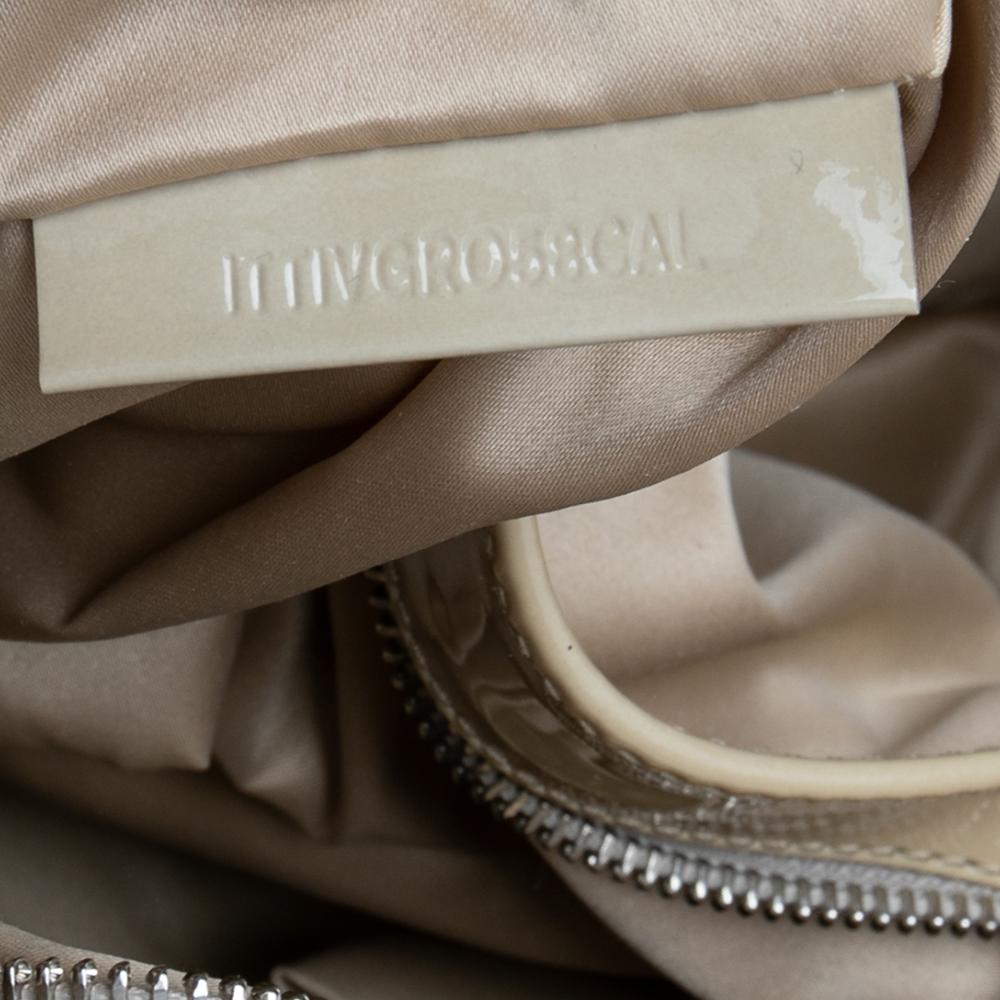 Bolso Beaton de charol acolchado color crema de Burberry 1