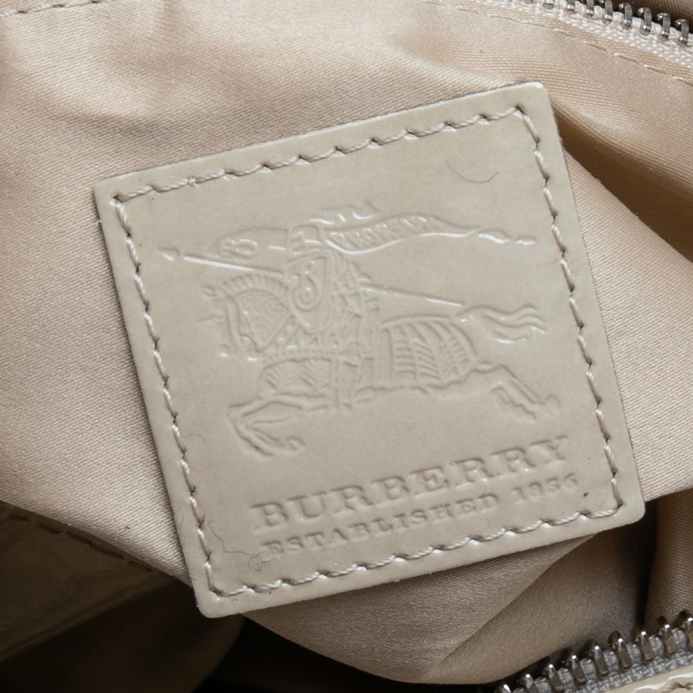 Burberry Cream Quilted Patent Leather Beaton Tote In Good Condition For Sale In Dubai, Al Qouz 2