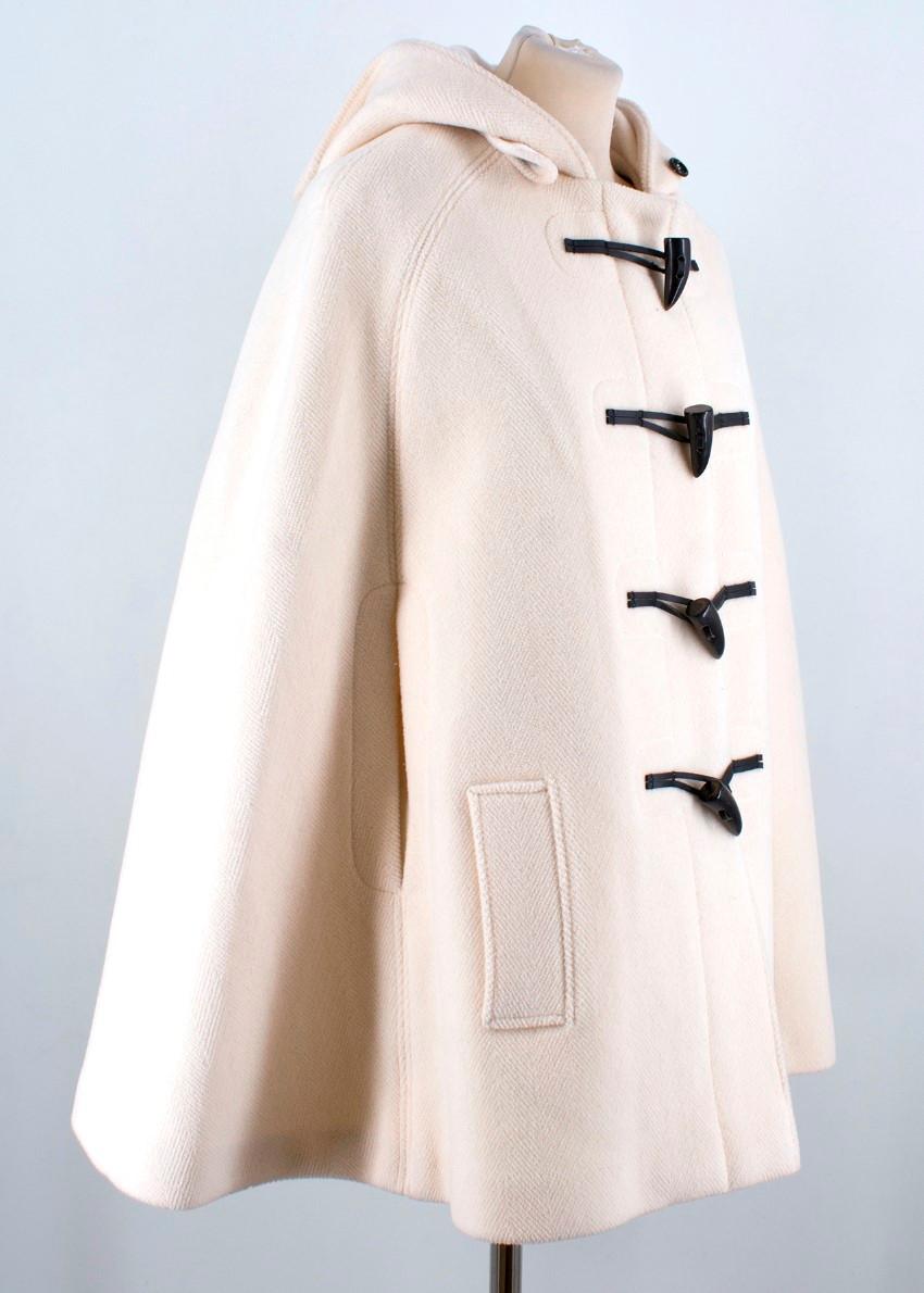 Burberry Cream Wool Hooded Cape Coat

- Cream Cape With Hood
- Black contrasting toggle closure
- Button Detail On The Front
- Two Pockets On The Front
- Cut Out Detail For Arms

Please note, these items are pre-owned and may show signs of being