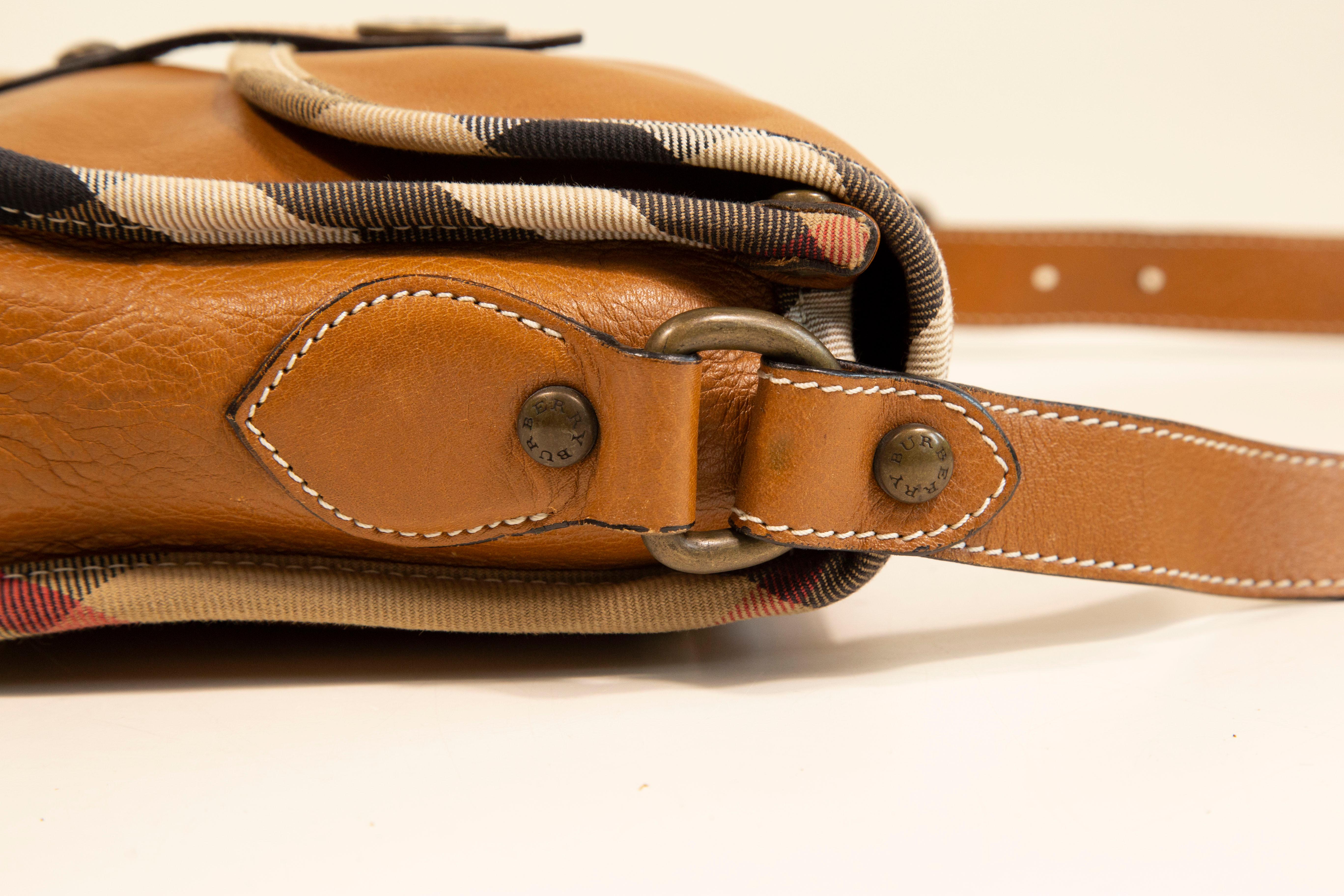 Burberry Crossbody Bag in Light Brown Leather For Sale 6