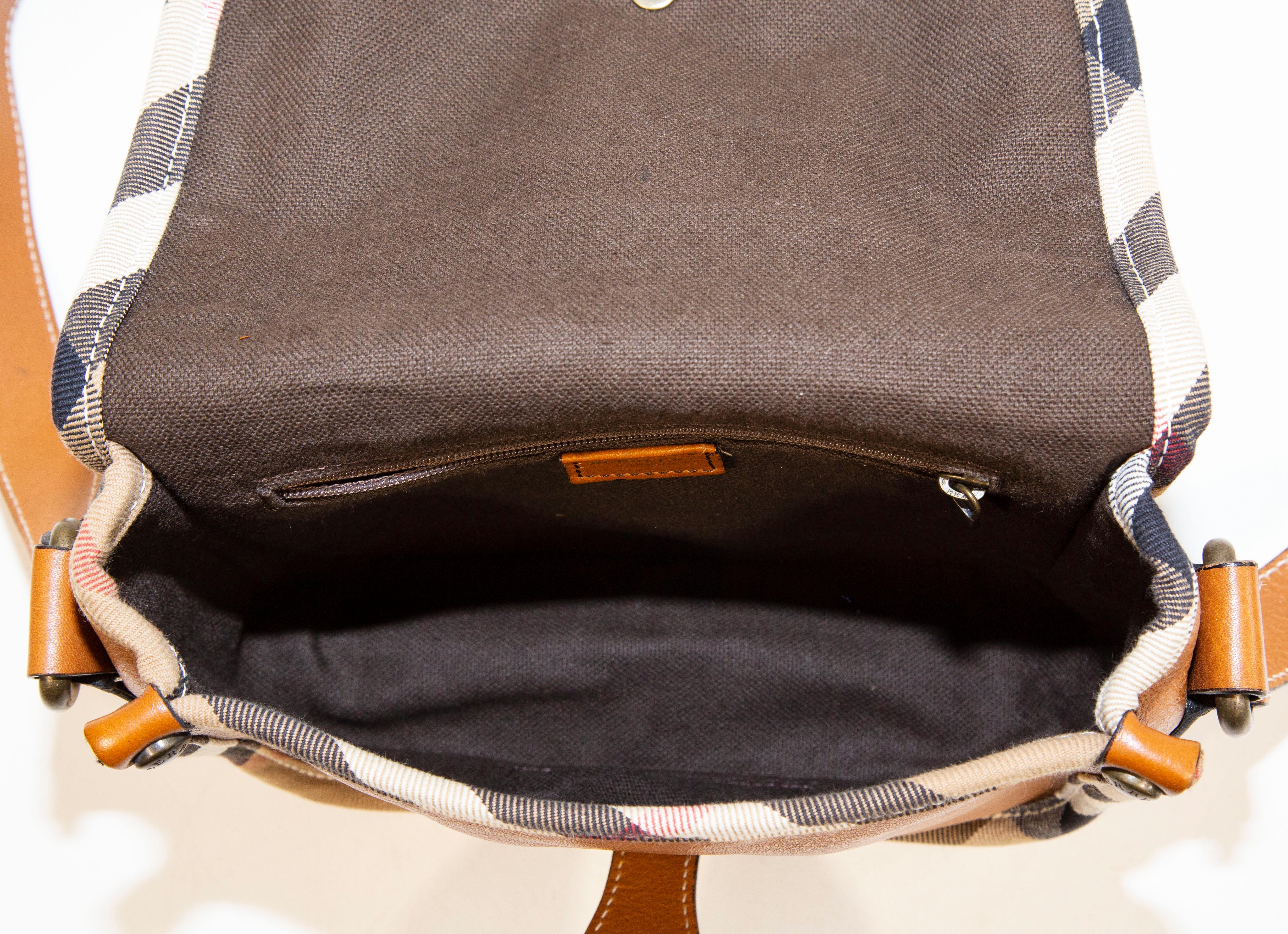 Burberry Crossbody Bag in Light Brown Leather For Sale 7
