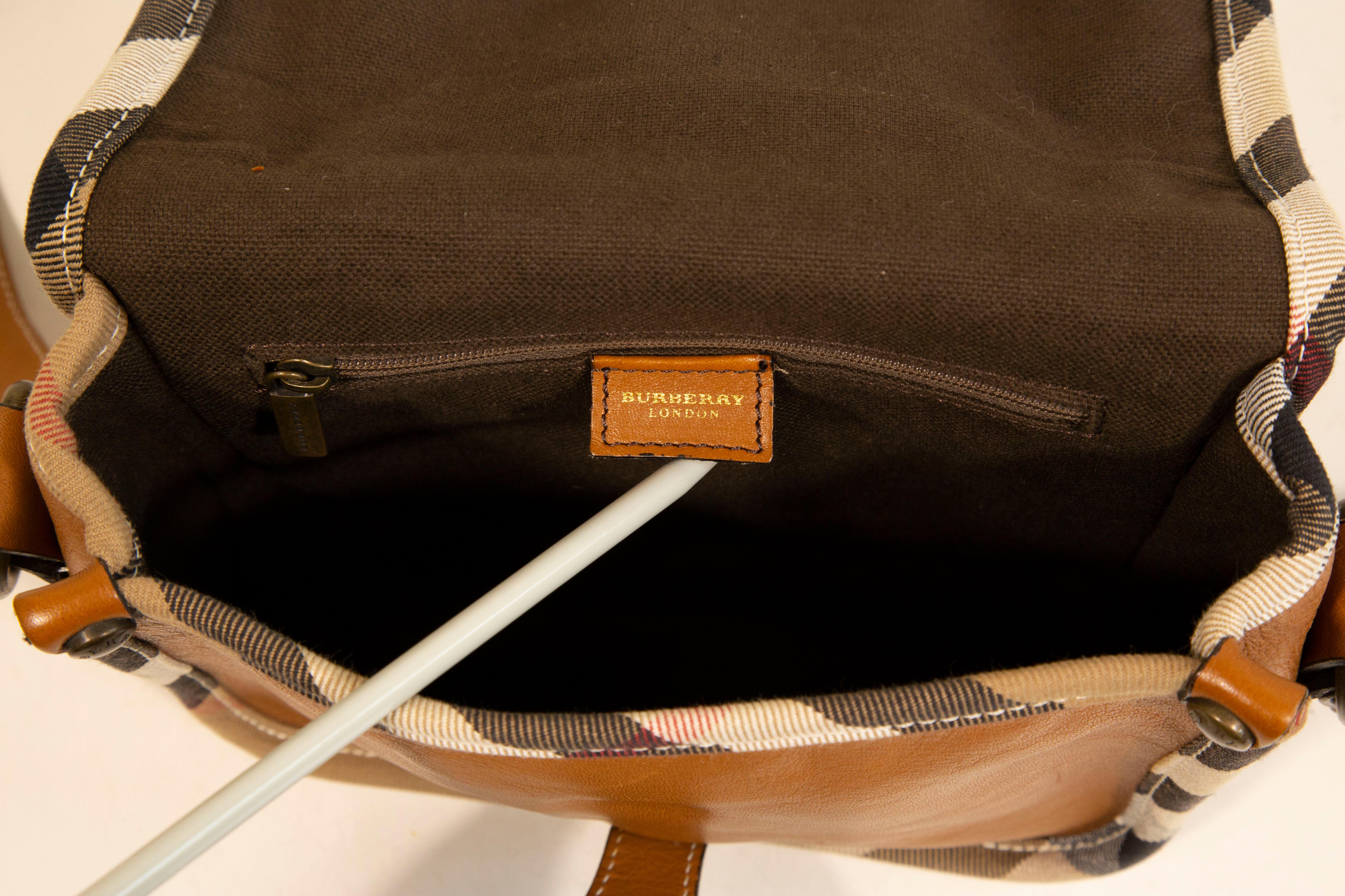 Burberry Crossbody Bag in Light Brown Leather For Sale 8
