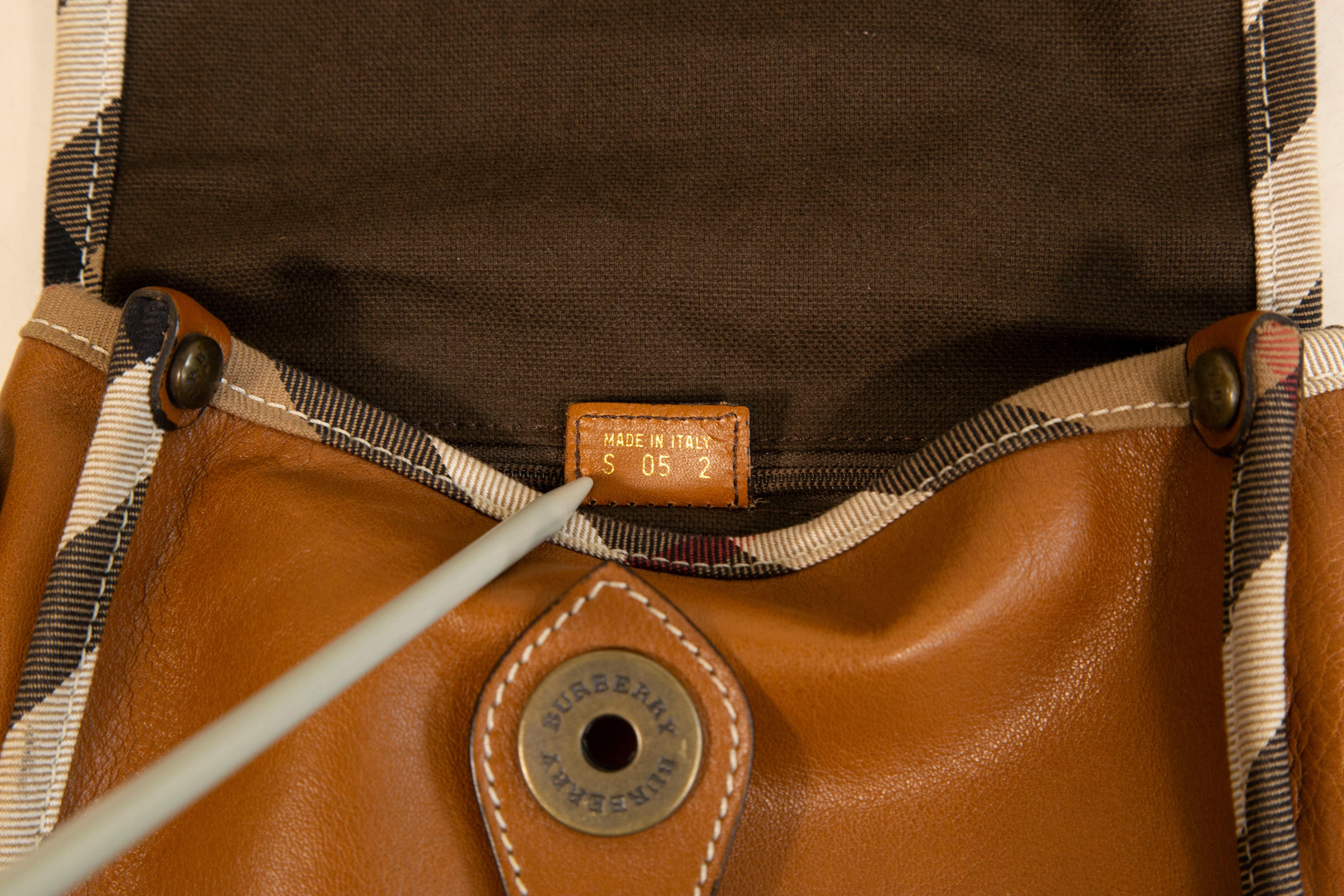 Burberry Crossbody Bag in Light Brown Leather For Sale 9