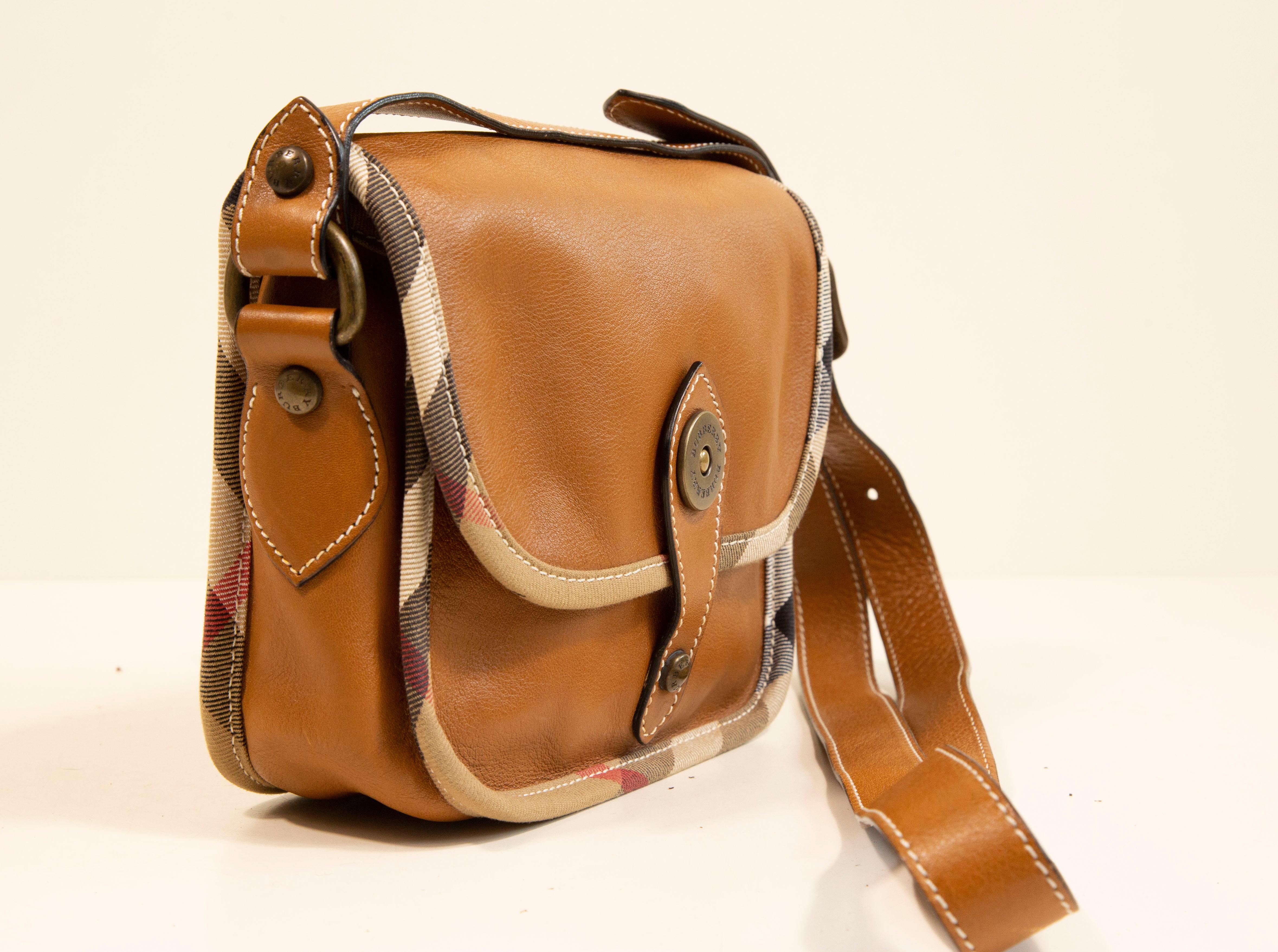 Burberry Crossbody Bag in Light Brown Leather In Good Condition For Sale In Arnhem, NL