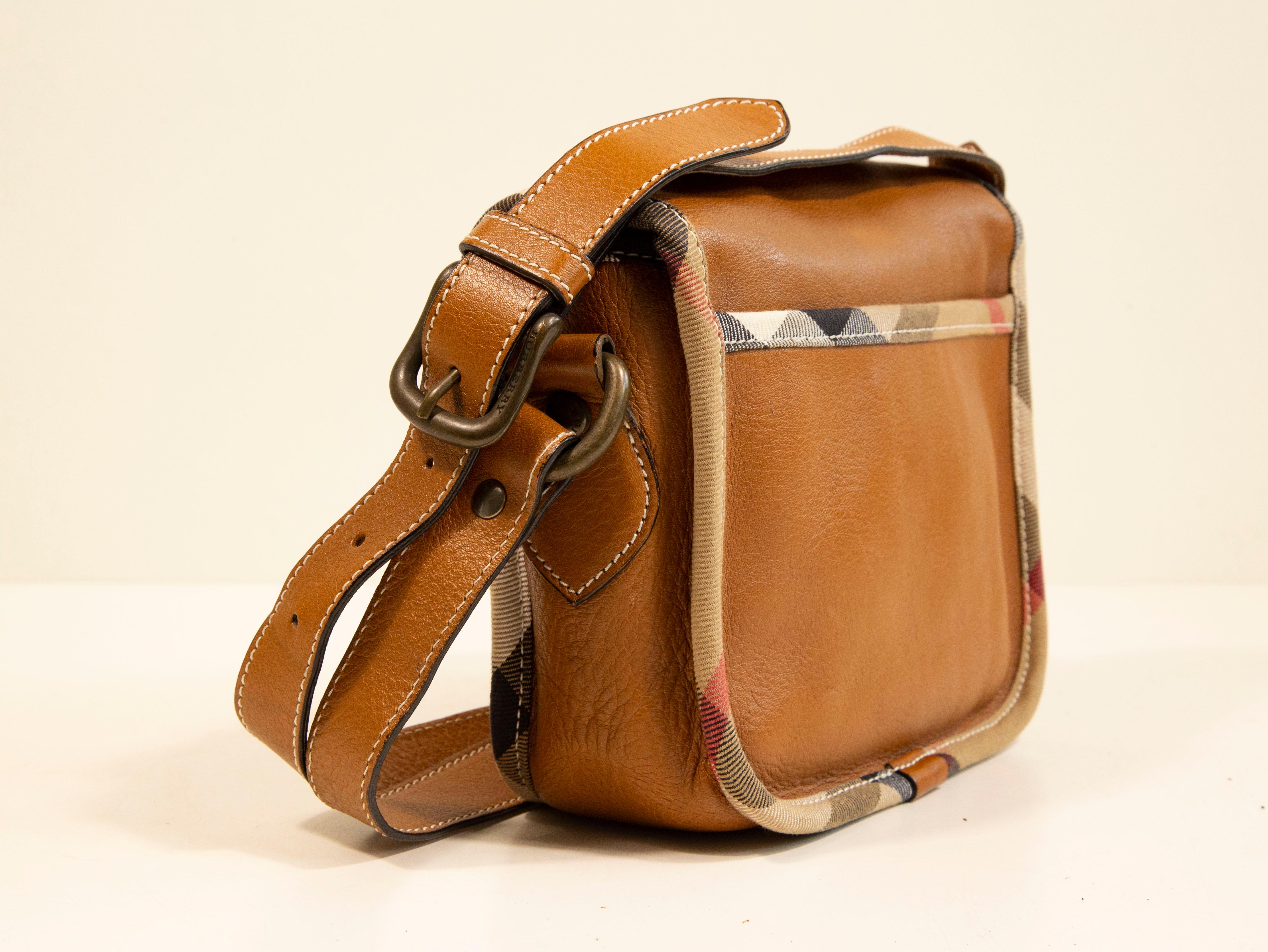 Burberry Crossbody Bag in Light Brown Leather For Sale 1