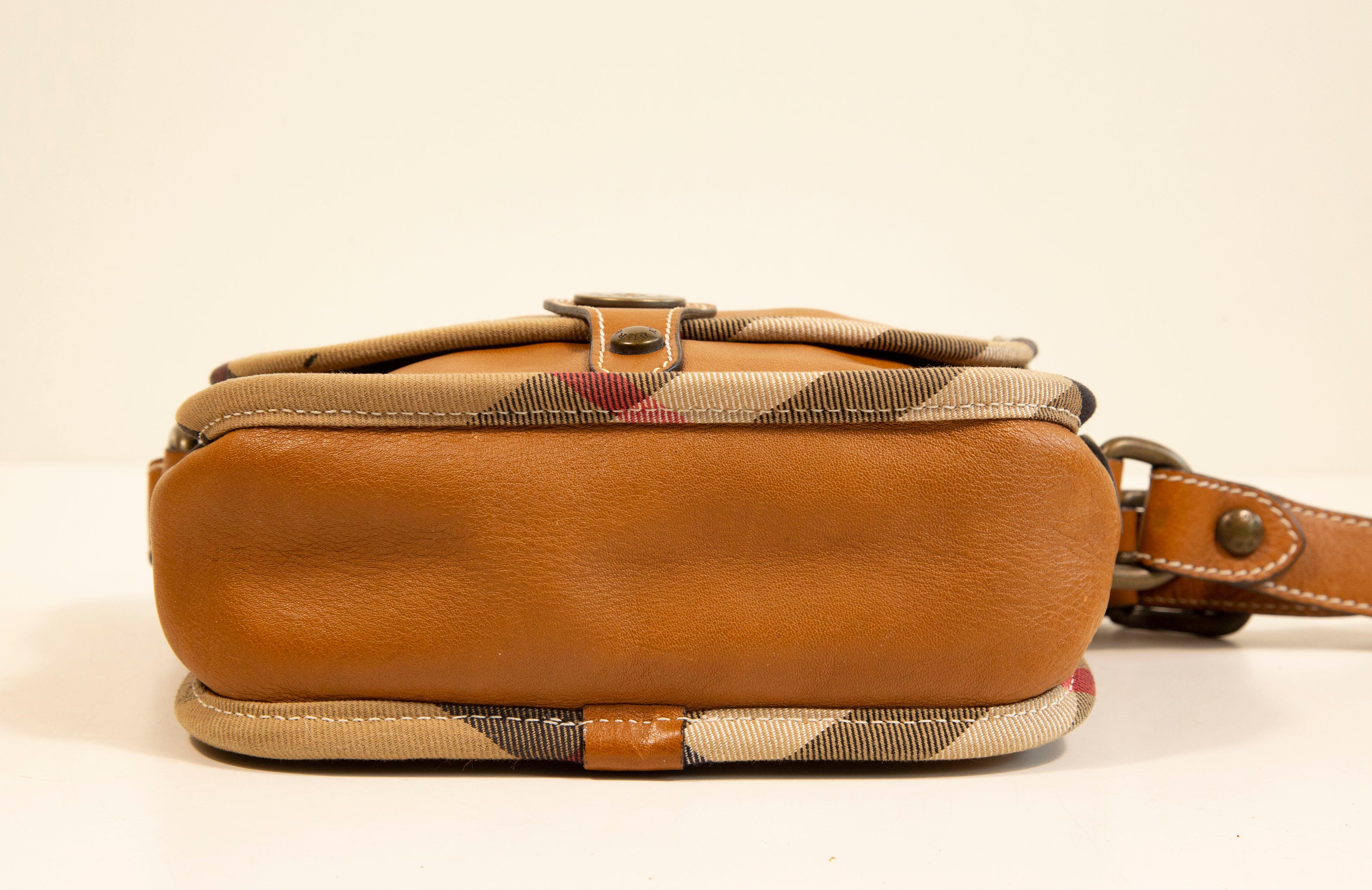 Burberry Crossbody Bag in Light Brown Leather For Sale 2