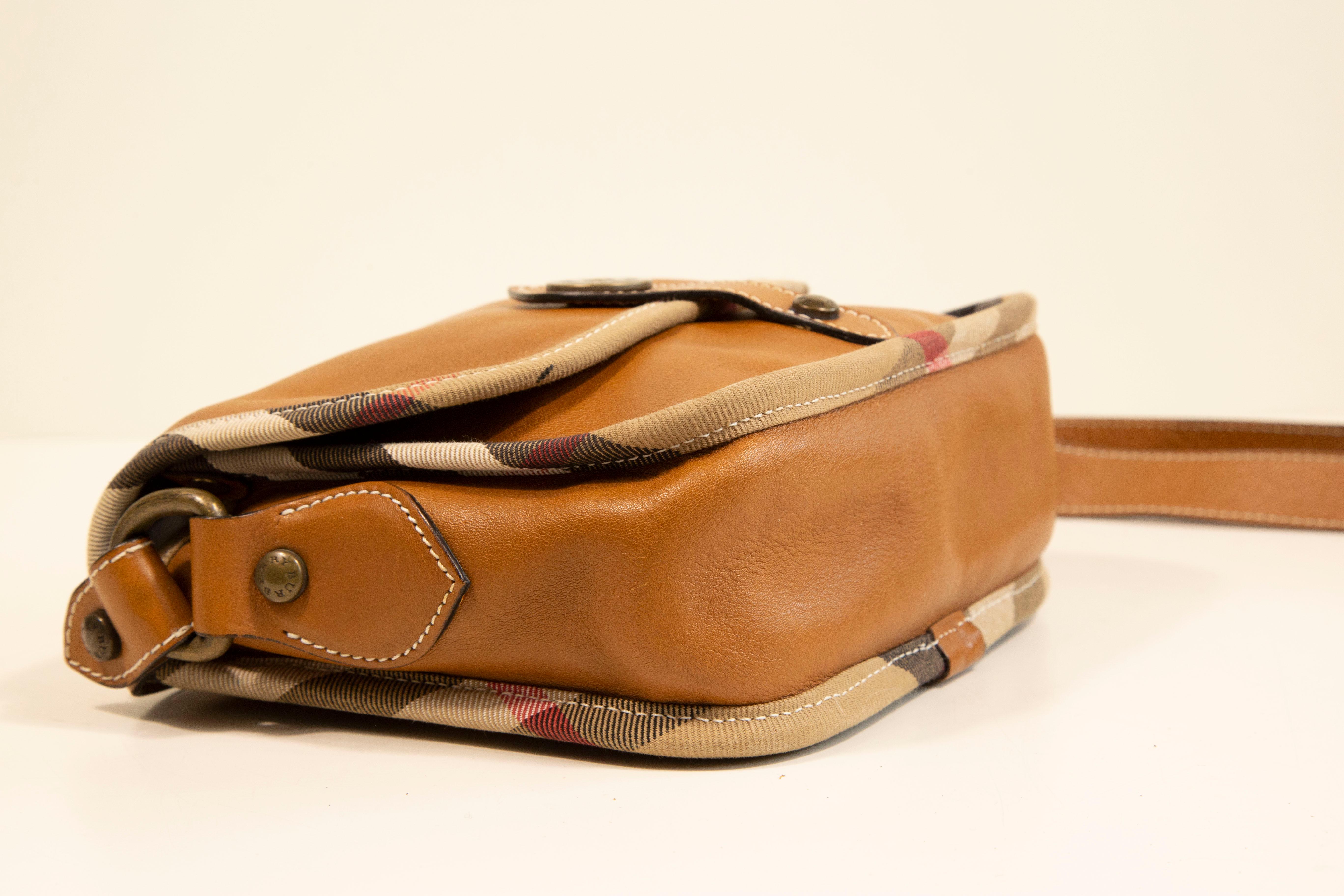 Burberry Crossbody Bag in Light Brown Leather For Sale 3