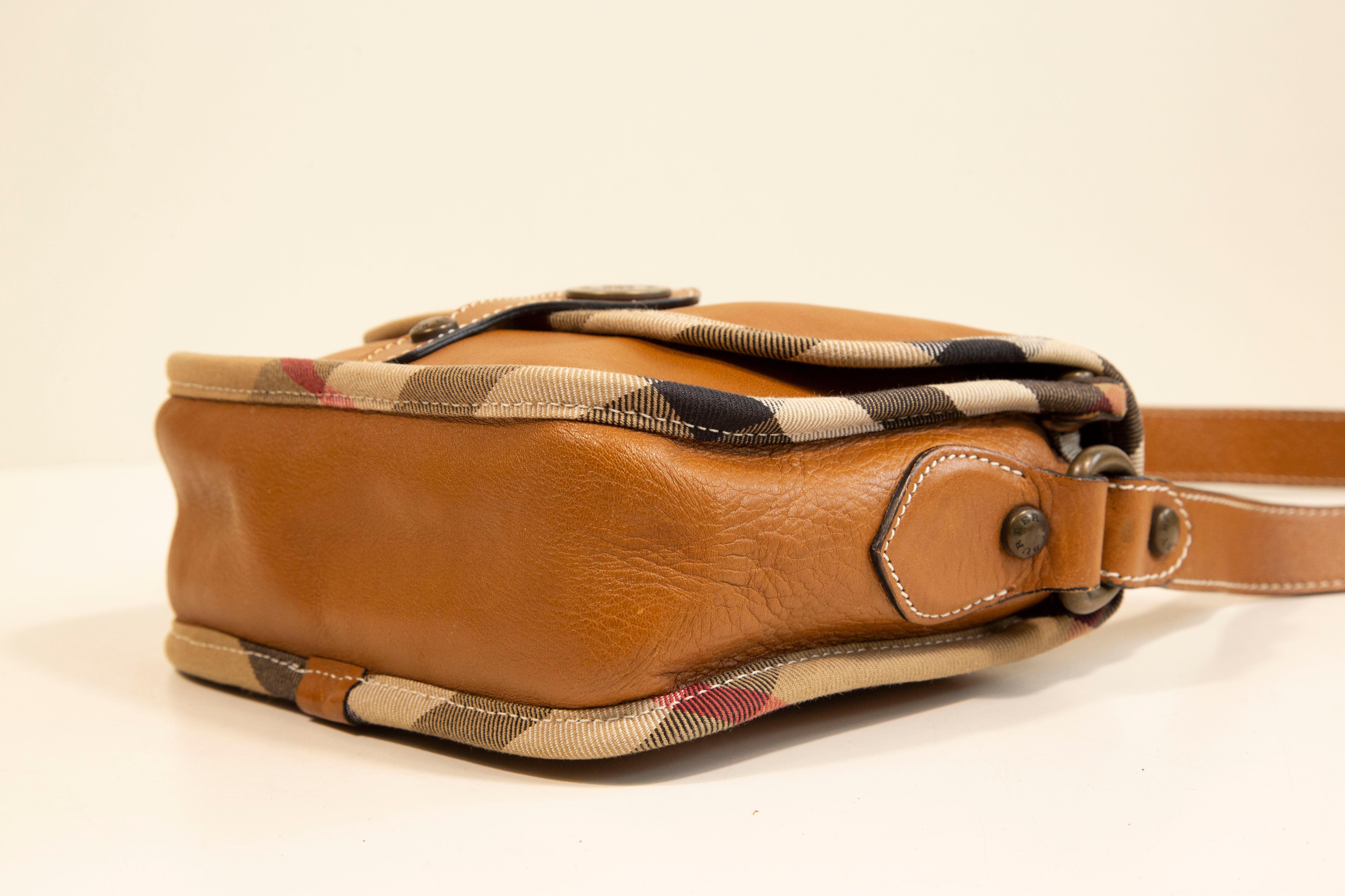 Burberry Crossbody Bag in Light Brown Leather For Sale 4