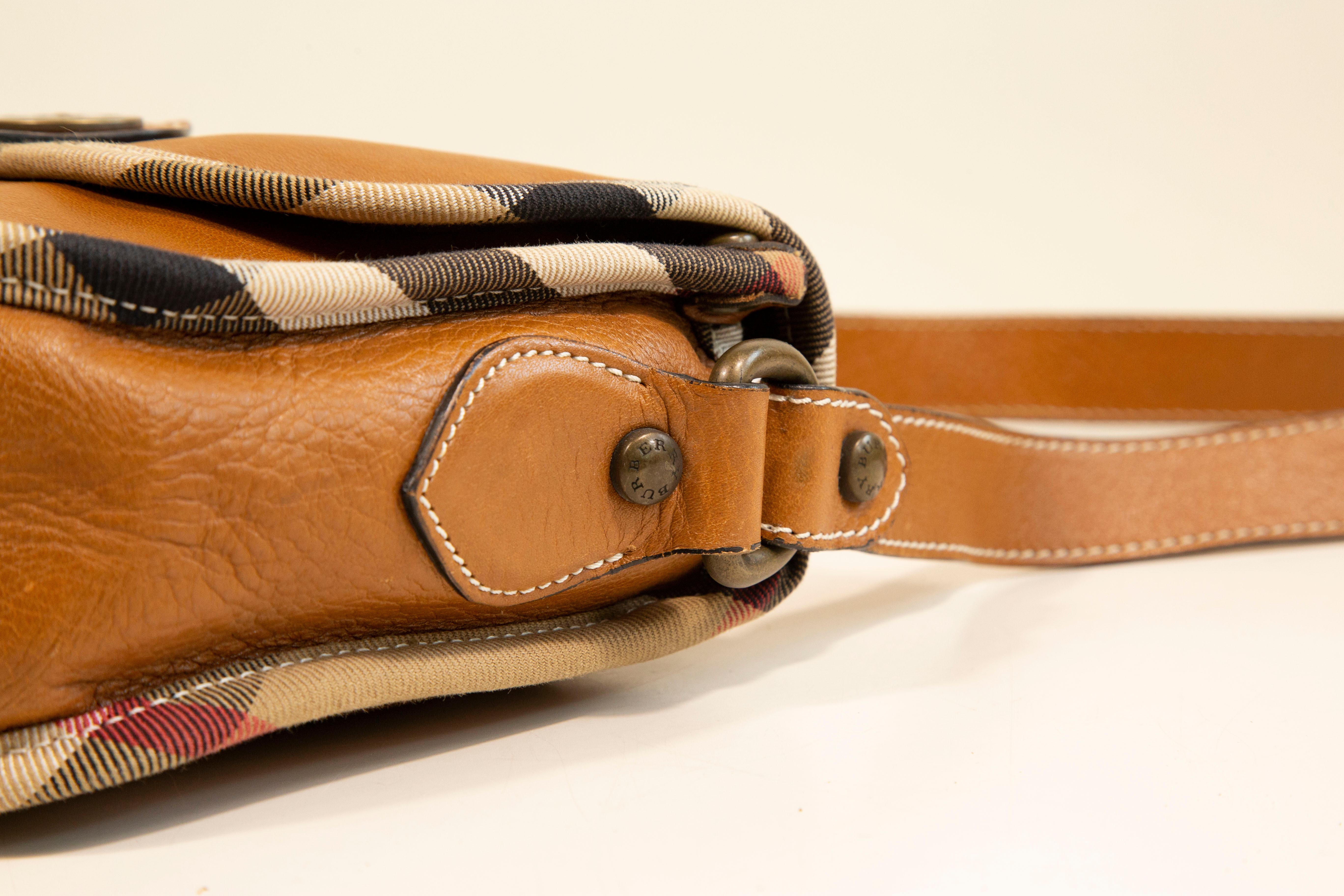 Burberry Crossbody Bag in Light Brown Leather For Sale 5