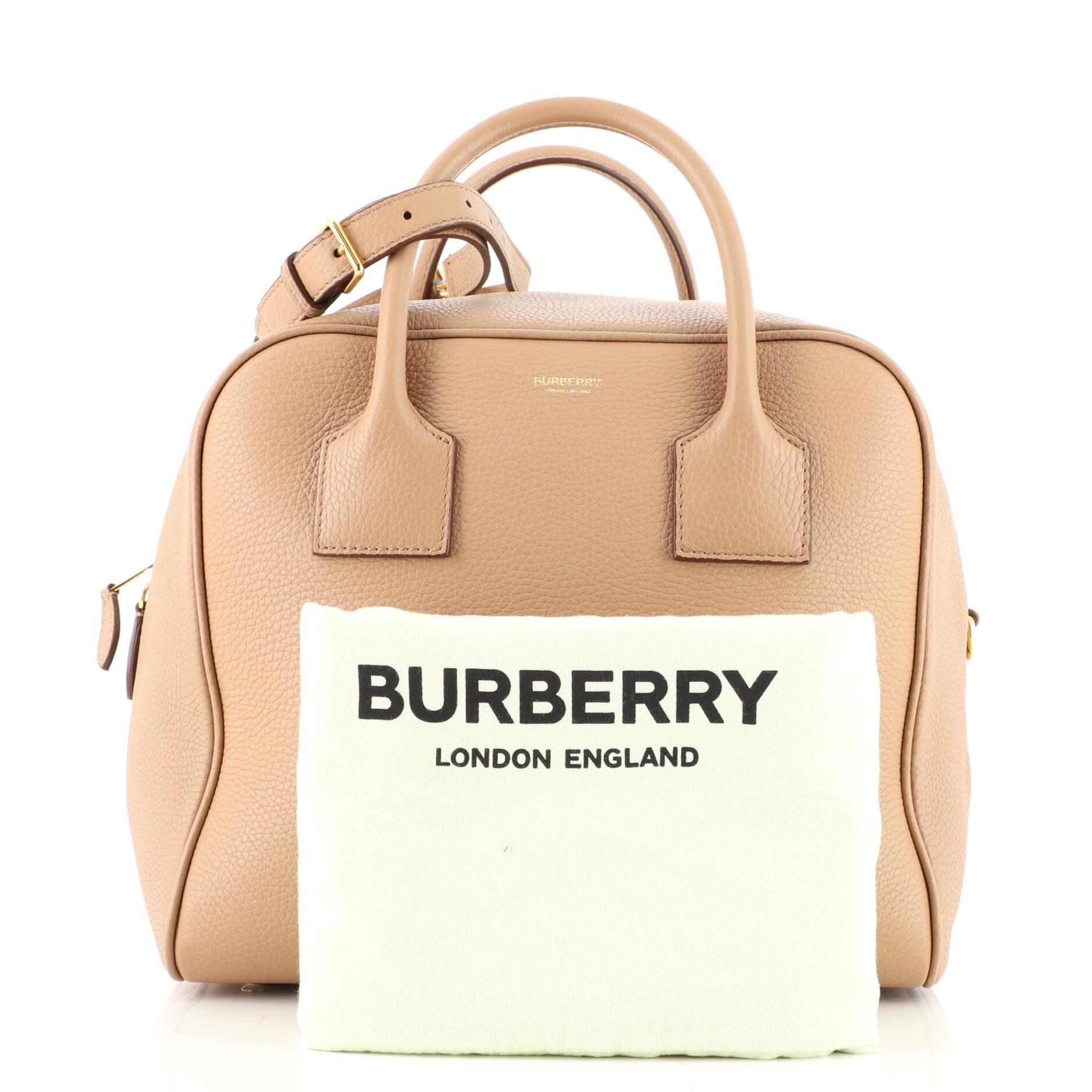 Condition: Great. Minor wear on base corners and in interior, scratches on hardware.
Accessories: Clochette, Lock, Keys, Dust Bag, With Strap
Measurements: Handle Drop 3.5