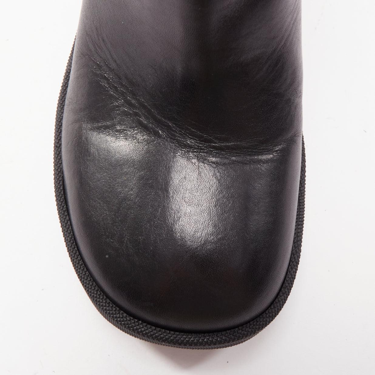 Burberry Daniel Lee Stride 85 bottes à talon en cuir noir EU39 en vente 1
