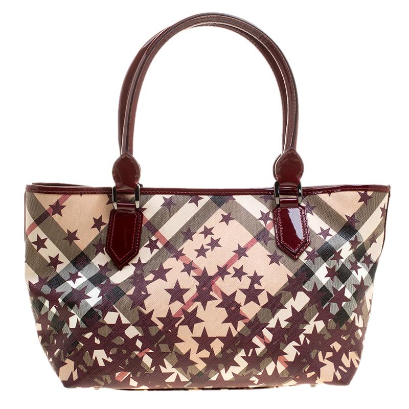 Burberry offers ornate and functional designs in variety of shapes and sizes. A versatile accessory, you can use this PVC bag to dress up a casual occasion or your office look. The rich shade of tan gives it an graceful cascading effect that is