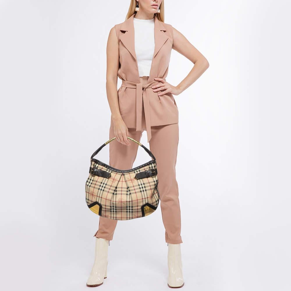 This hobo is a result of blending high crafting skills with a practical design. It arrives with a durable exterior completed by luxe detailing. It is an accessory that you can count on.

