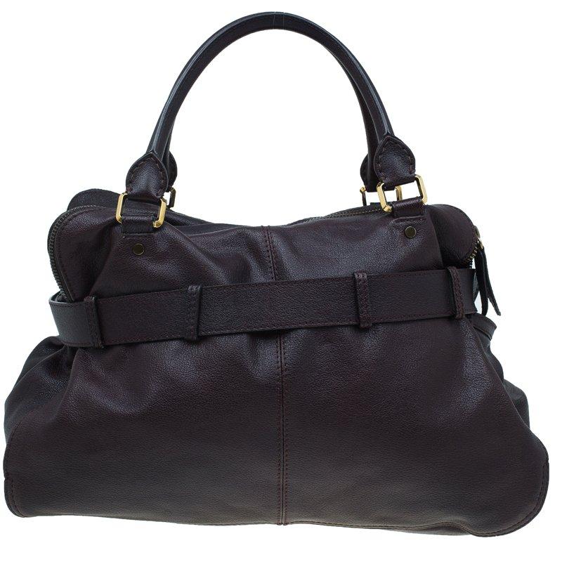 Chic and stylishly slouchy, this Lambeth tote will glamorize the act of carrying essentials. Crafted from buffalo leather, this brown bag is accented with a belt in loops with a circular Burberry inscribed medallion. Also, it features two rolled